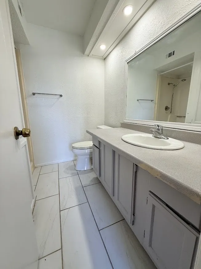 Townhouse For Rent in Dallas County , 7145 Fair Oaks Avenue 34, Dallas, Texas 75231, 3 Bedroom, 3 Bathroom, Garage spaces, 1,303 Sqft, built in 1974, mls#21398921, Real Estate Agent in Dallas, Homes For Rent in Dallas county, Homes For Rent in Dallas, Realtor in Dallas Texas, Real Estate Brokerage Independent Realty Texas, Luminita Cordes Realtor
