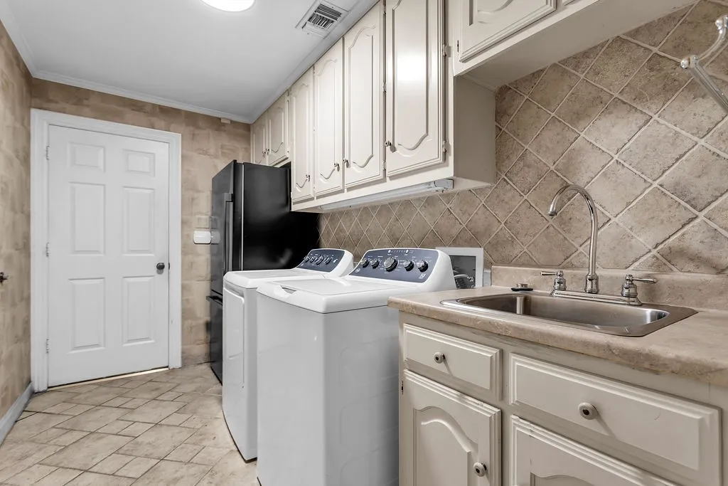 Single Family Residence For Sale in Collin County , 6901 April Way Circle, Plano, Texas 75023, 4 Bedroom, 3 Bathroom, 3 Garage spaces, 3,977 Sqft, built in 1983, mls#21398840, Real Estate Agent in Plano, Homes For Sale in Collin county, Homes For Sale in Plano, Realtor in Plano Texas, Real Estate Brokerage Independent Realty Texas, Luminita Cordes Realtor