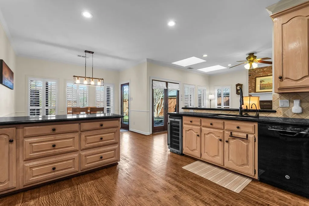 Single Family Residence For Sale in Collin County , 6901 April Way Circle, Plano, Texas 75023, 4 Bedroom, 3 Bathroom, 3 Garage spaces, 3,977 Sqft, built in 1983, mls#21398840, Real Estate Agent in Plano, Homes For Sale in Collin county, Homes For Sale in Plano, Realtor in Plano Texas, Real Estate Brokerage Independent Realty Texas, Luminita Cordes Realtor