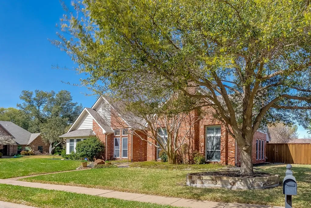 Single Family Residence For Sale in Collin County , 6901 April Way Circle, Plano, Texas 75023, 4 Bedroom, 3 Bathroom, 3 Garage spaces, 3,977 Sqft, built in 1983, mls#21398840, Real Estate Agent in Plano, Homes For Sale in Collin county, Homes For Sale in Plano, Realtor in Plano Texas, Real Estate Brokerage Independent Realty Texas, Luminita Cordes Realtor
