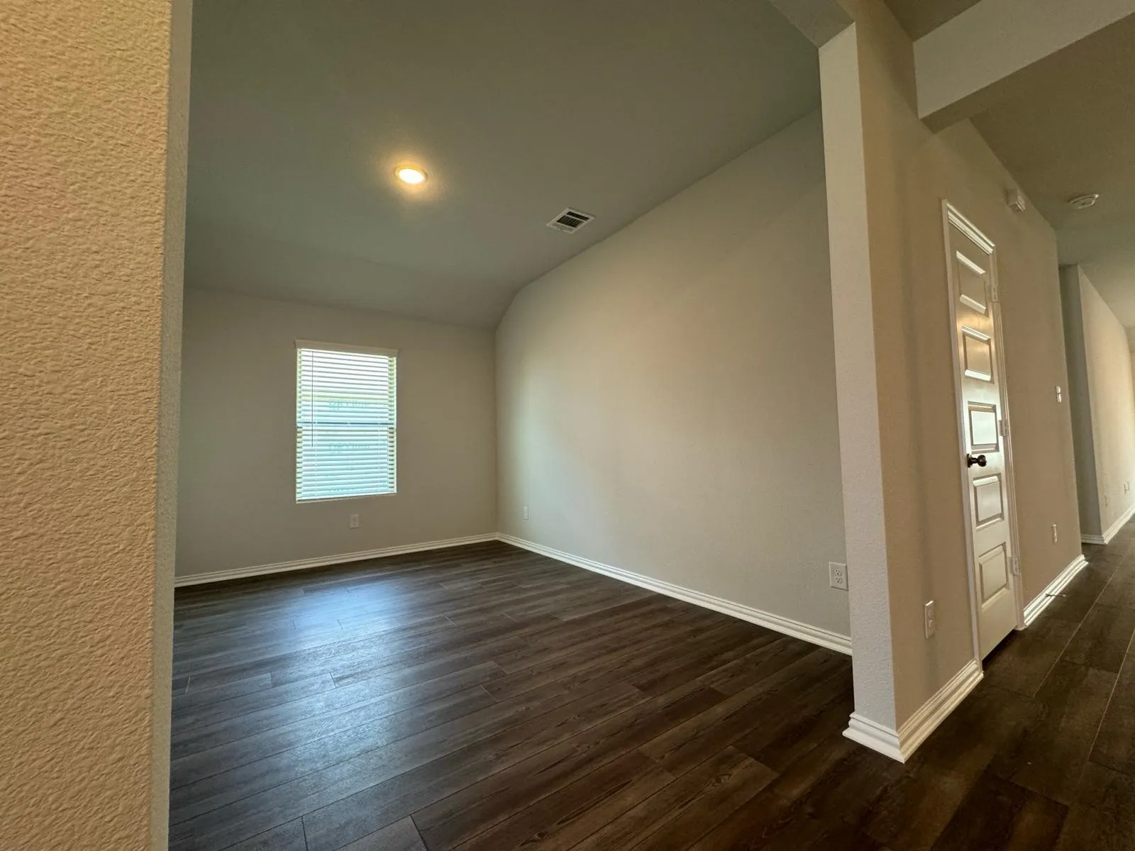 Single Family Residence For Rent in Grayson County , 2018 Sycamore ridge Trail, Van Alstyne, Texas 75495, 4 Bedroom, 2 Bathroom, 2 Garage spaces, 2,213 Sqft, built in 2024, mls#21398520, Real Estate Agent in Van Alstyne, Homes For Rent in Grayson county, Homes For Rent in Van Alstyne, Realtor in Van Alstyne Texas, Real Estate Brokerage Independent Realty Texas, Luminita Cordes Realtor