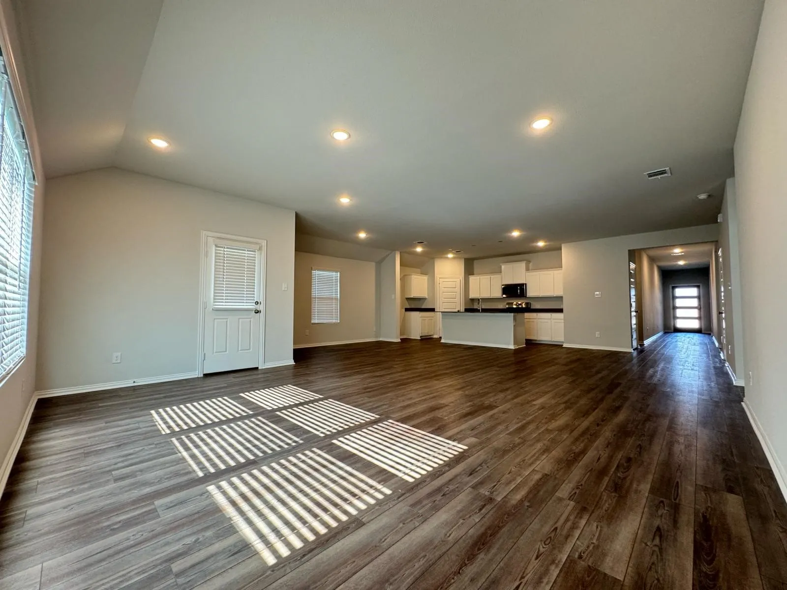 Single Family Residence For Rent in Grayson County , 2018 Sycamore ridge Trail, Van Alstyne, Texas 75495, 4 Bedroom, 2 Bathroom, 2 Garage spaces, 2,213 Sqft, built in 2024, mls#21398520, Real Estate Agent in Van Alstyne, Homes For Rent in Grayson county, Homes For Rent in Van Alstyne, Realtor in Van Alstyne Texas, Real Estate Brokerage Independent Realty Texas, Luminita Cordes Realtor