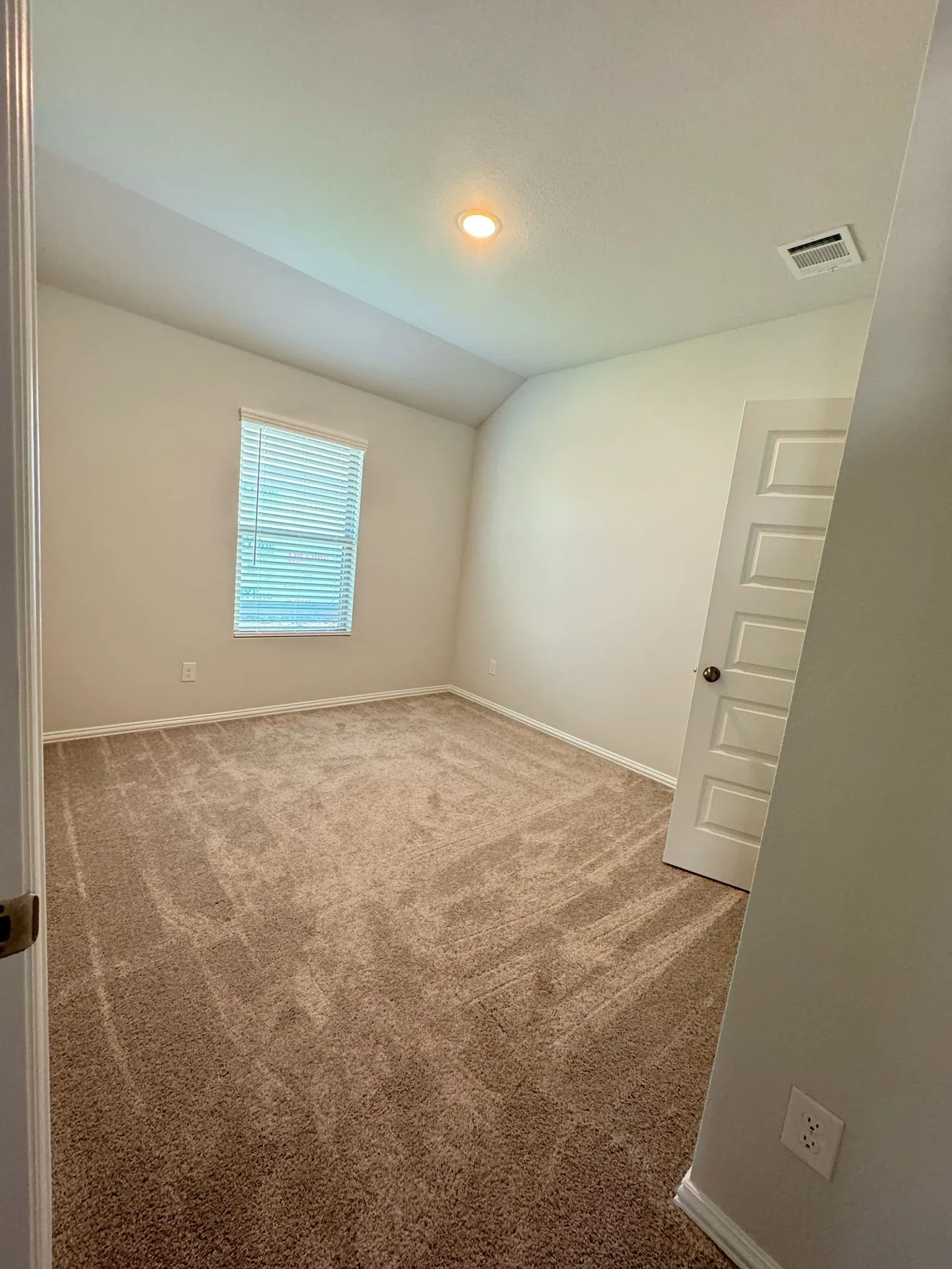 Single Family Residence For Rent in Grayson County , 2018 Sycamore ridge Trail, Van Alstyne, Texas 75495, 4 Bedroom, 2 Bathroom, 2 Garage spaces, 2,213 Sqft, built in 2024, mls#21398520, Real Estate Agent in Van Alstyne, Homes For Rent in Grayson county, Homes For Rent in Van Alstyne, Realtor in Van Alstyne Texas, Real Estate Brokerage Independent Realty Texas, Luminita Cordes Realtor