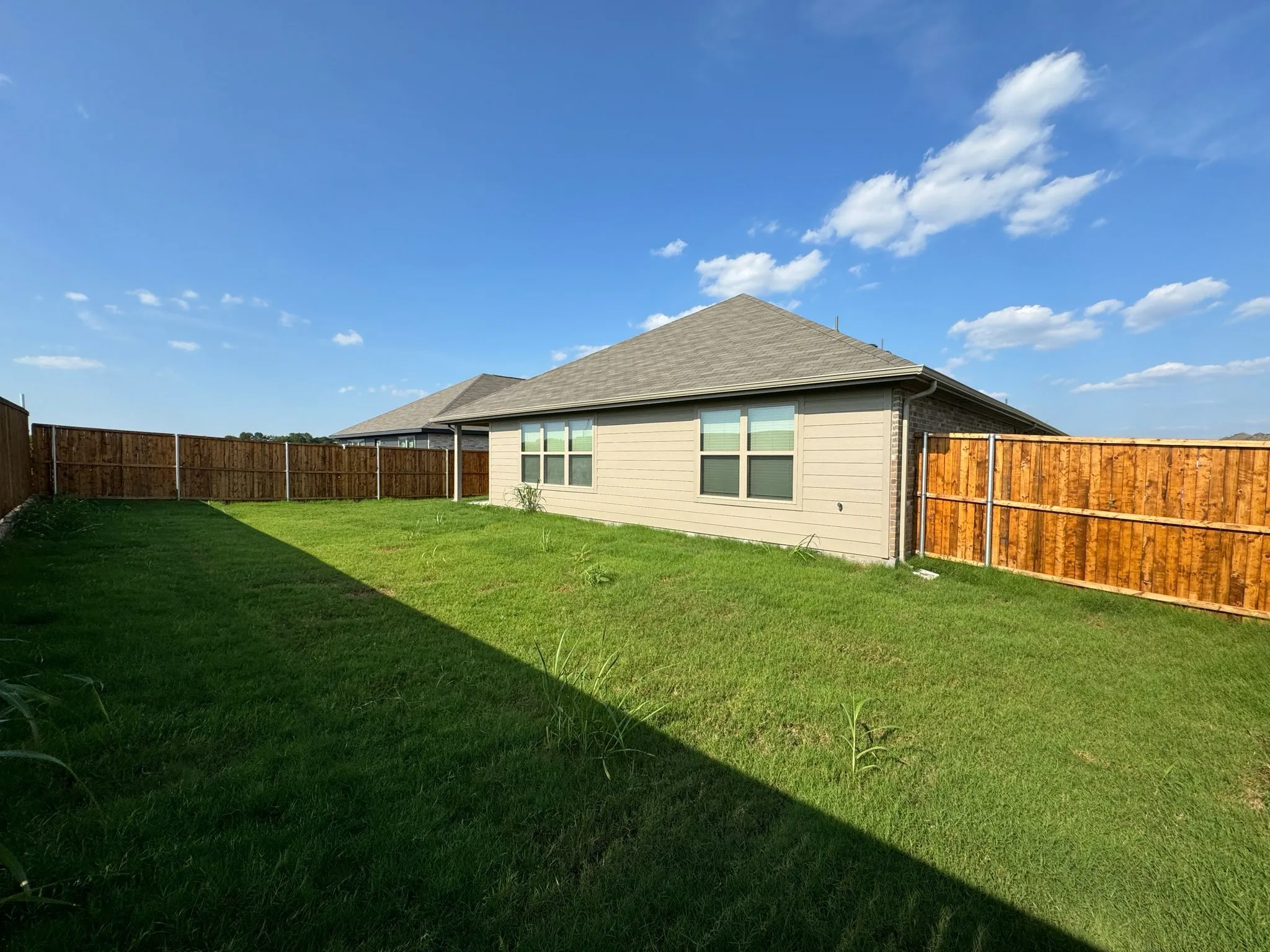 Single Family Residence For Rent in Grayson County , 2018 Sycamore ridge Trail, Van Alstyne, Texas 75495, 4 Bedroom, 2 Bathroom, 2 Garage spaces, 2,213 Sqft, built in 2024, mls#21398520, Real Estate Agent in Van Alstyne, Homes For Rent in Grayson county, Homes For Rent in Van Alstyne, Realtor in Van Alstyne Texas, Real Estate Brokerage Independent Realty Texas, Luminita Cordes Realtor