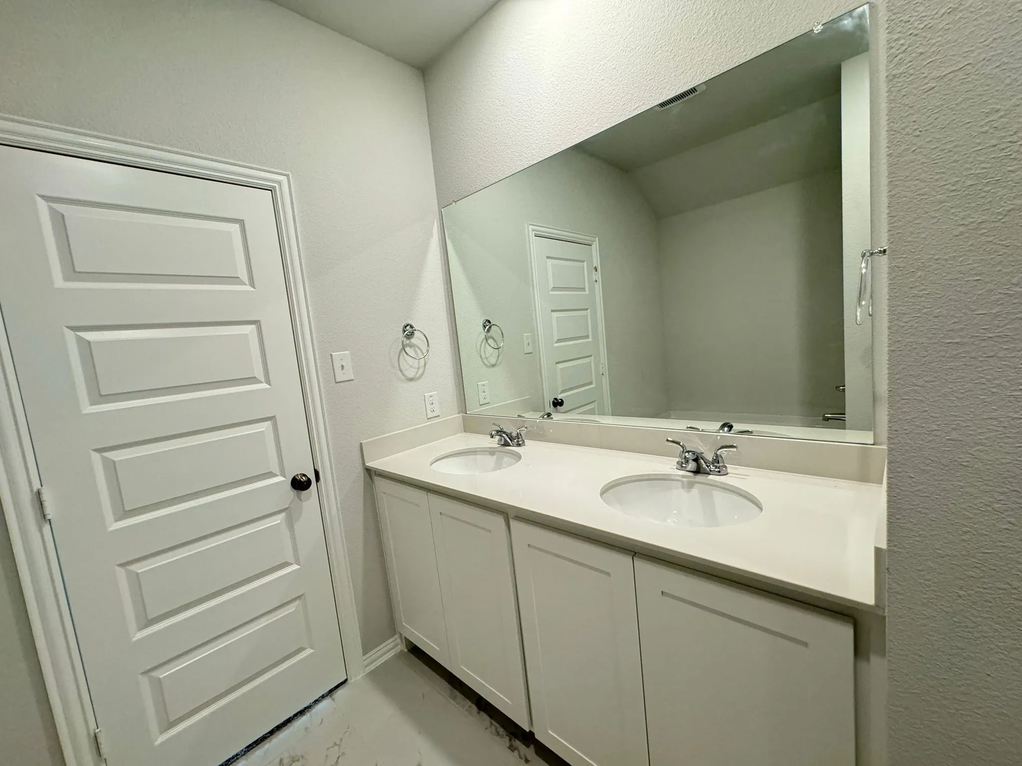 Single Family Residence For Rent in Grayson County , 2018 Sycamore ridge Trail, Van Alstyne, Texas 75495, 4 Bedroom, 2 Bathroom, 2 Garage spaces, 2,213 Sqft, built in 2024, mls#21398520, Real Estate Agent in Van Alstyne, Homes For Rent in Grayson county, Homes For Rent in Van Alstyne, Realtor in Van Alstyne Texas, Real Estate Brokerage Independent Realty Texas, Luminita Cordes Realtor