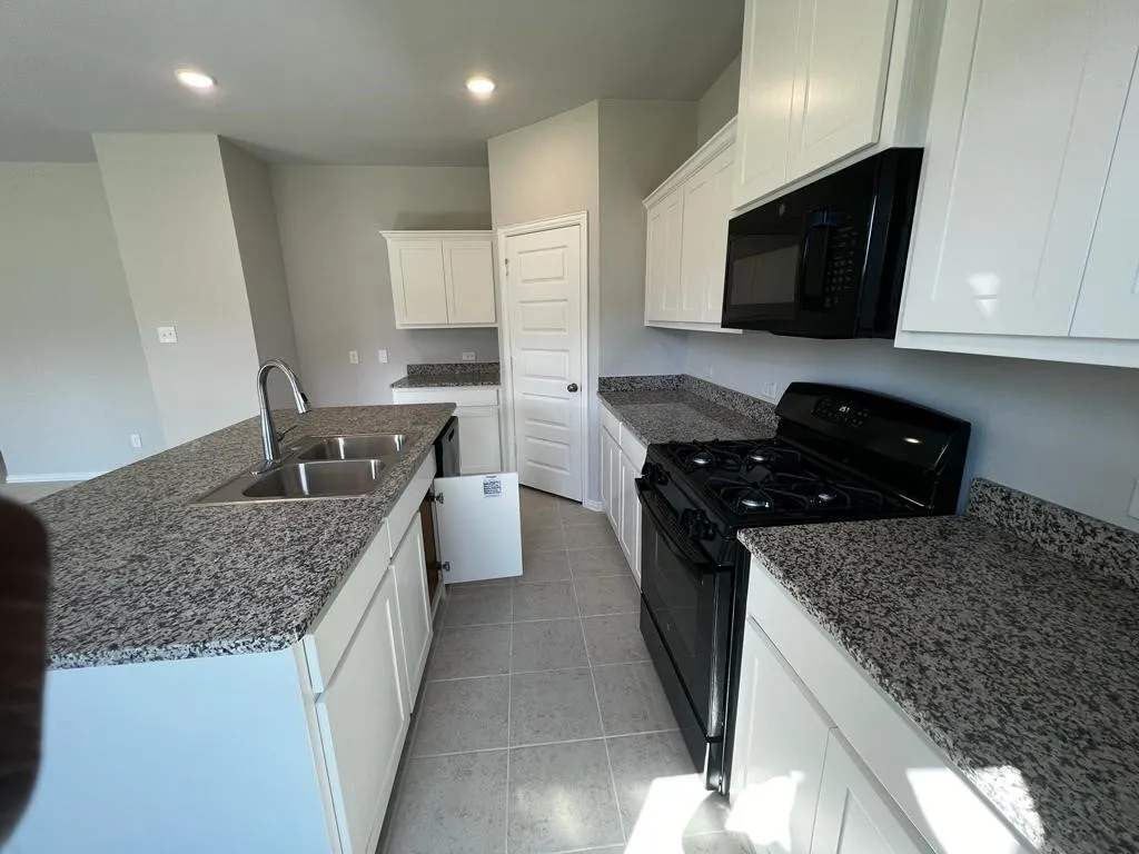 Single Family Residence For Rent in Grayson County , 553 Hickory ridge Drive, Van Alstyne, Texas 75495, 5 Bedroom, 3 Bathroom, 2 Garage spaces, 2,483 Sqft, built in 2023, mls#21398714, Real Estate Agent in Van Alstyne, Homes For Rent in Grayson county, Homes For Rent in Van Alstyne, Realtor in Van Alstyne Texas, Real Estate Brokerage Independent Realty Texas, Luminita Cordes Realtor