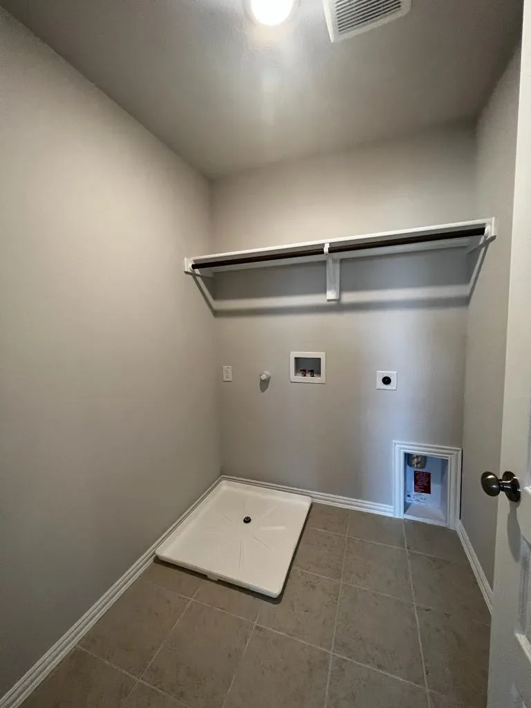 Single Family Residence For Rent in Grayson County , 553 Hickory ridge Drive, Van Alstyne, Texas 75495, 5 Bedroom, 3 Bathroom, 2 Garage spaces, 2,483 Sqft, built in 2023, mls#21398714, Real Estate Agent in Van Alstyne, Homes For Rent in Grayson county, Homes For Rent in Van Alstyne, Realtor in Van Alstyne Texas, Real Estate Brokerage Independent Realty Texas, Luminita Cordes Realtor