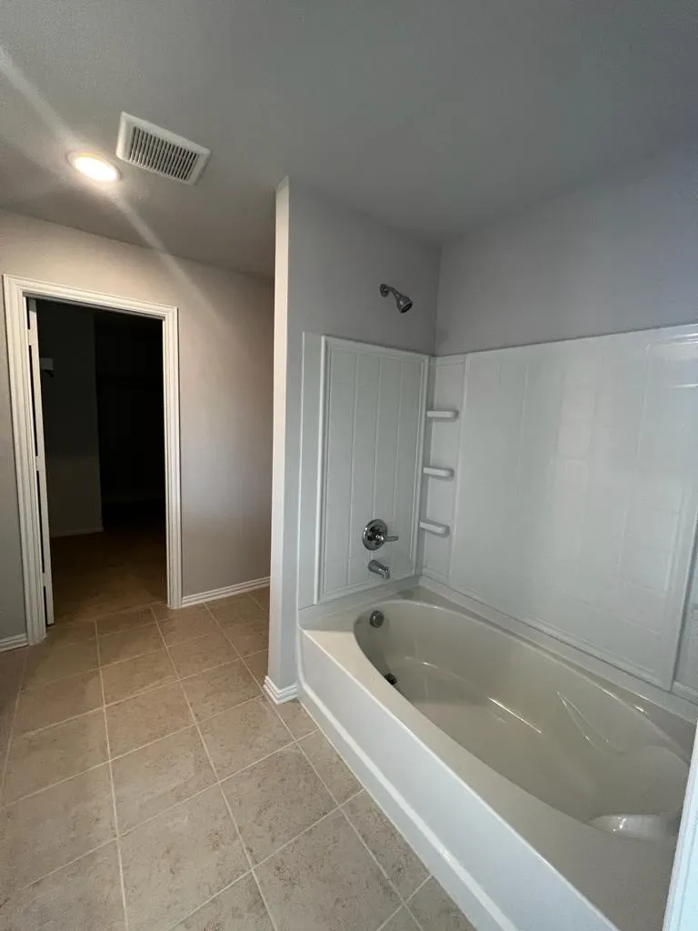 Single Family Residence For Rent in Grayson County , 553 Hickory ridge Drive, Van Alstyne, Texas 75495, 5 Bedroom, 3 Bathroom, 2 Garage spaces, 2,483 Sqft, built in 2023, mls#21398714, Real Estate Agent in Van Alstyne, Homes For Rent in Grayson county, Homes For Rent in Van Alstyne, Realtor in Van Alstyne Texas, Real Estate Brokerage Independent Realty Texas, Luminita Cordes Realtor