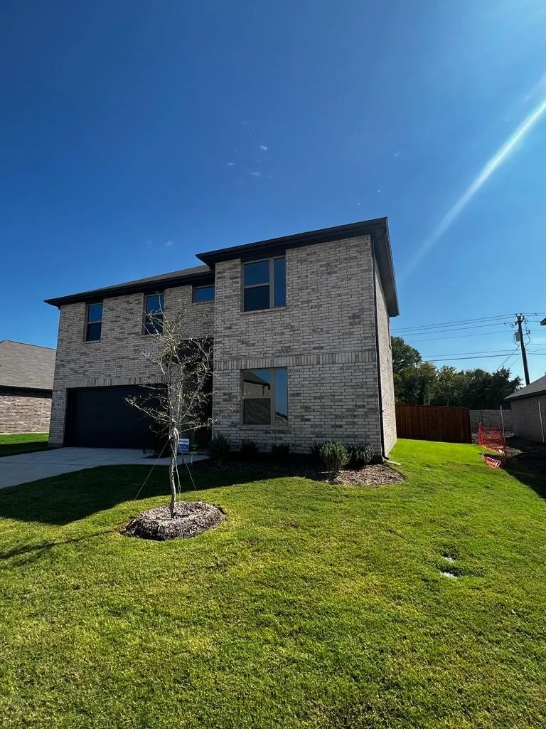 Single Family Residence For Rent in Grayson County , 553 Hickory ridge Drive, Van Alstyne, Texas 75495, 5 Bedroom, 3 Bathroom, 2 Garage spaces, 2,483 Sqft, built in 2023, mls#21398714, Real Estate Agent in Van Alstyne, Homes For Rent in Grayson county, Homes For Rent in Van Alstyne, Realtor in Van Alstyne Texas, Real Estate Brokerage Independent Realty Texas, Luminita Cordes Realtor