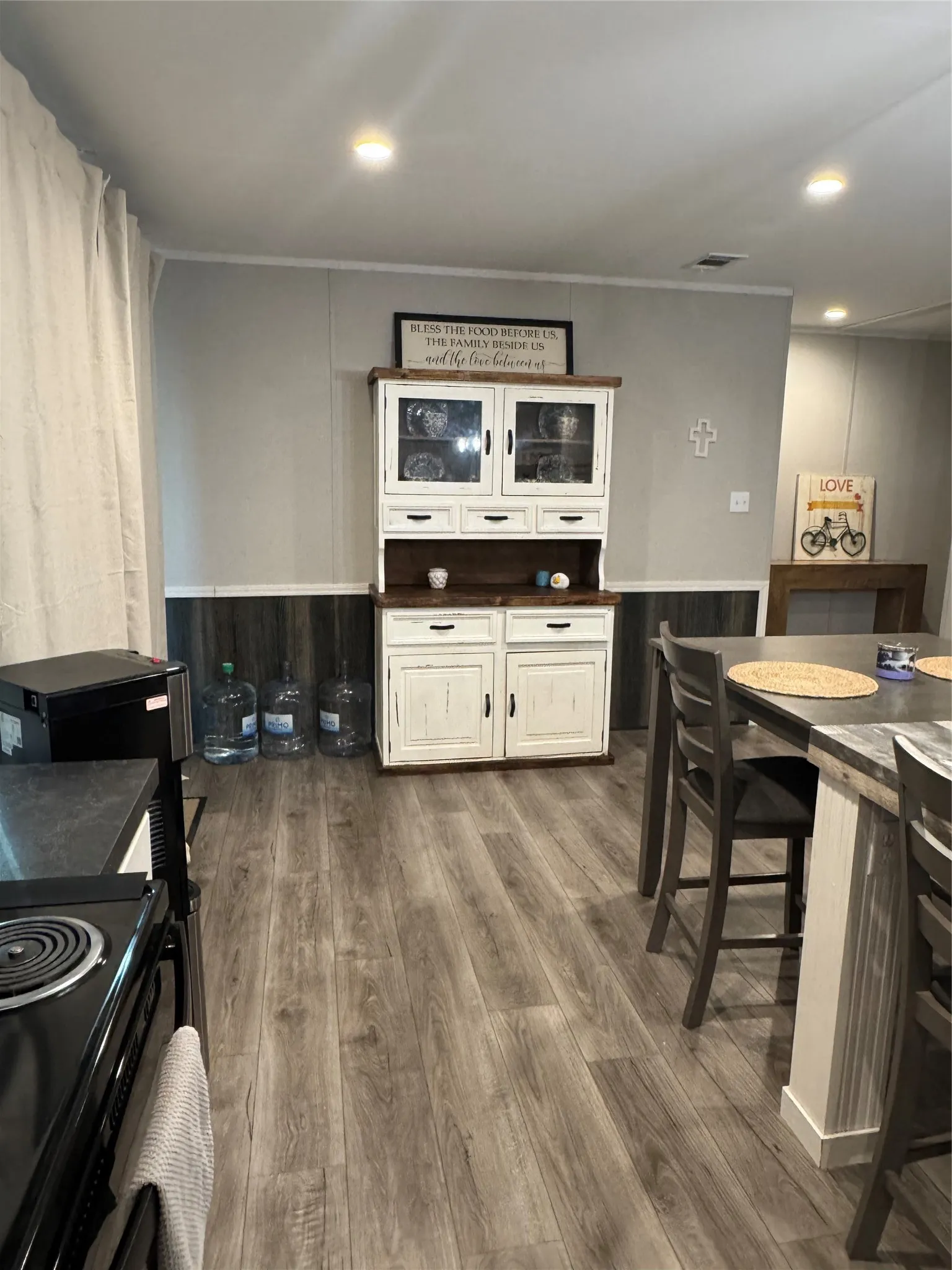 Manufactured Home For Sale in Hardeman County , 1105 W 13th Street, Quanah, Texas 79252, 3 Bedroom, 2 Bathroom, Garage spaces, 1,536 Sqft, built in 2023, mls#21398990, Real Estate Agent in Quanah, Homes For Sale in Hardeman county, Homes For Sale in Quanah, Realtor in Quanah Texas, Real Estate Brokerage Independent Realty Texas, Luminita Cordes Realtor