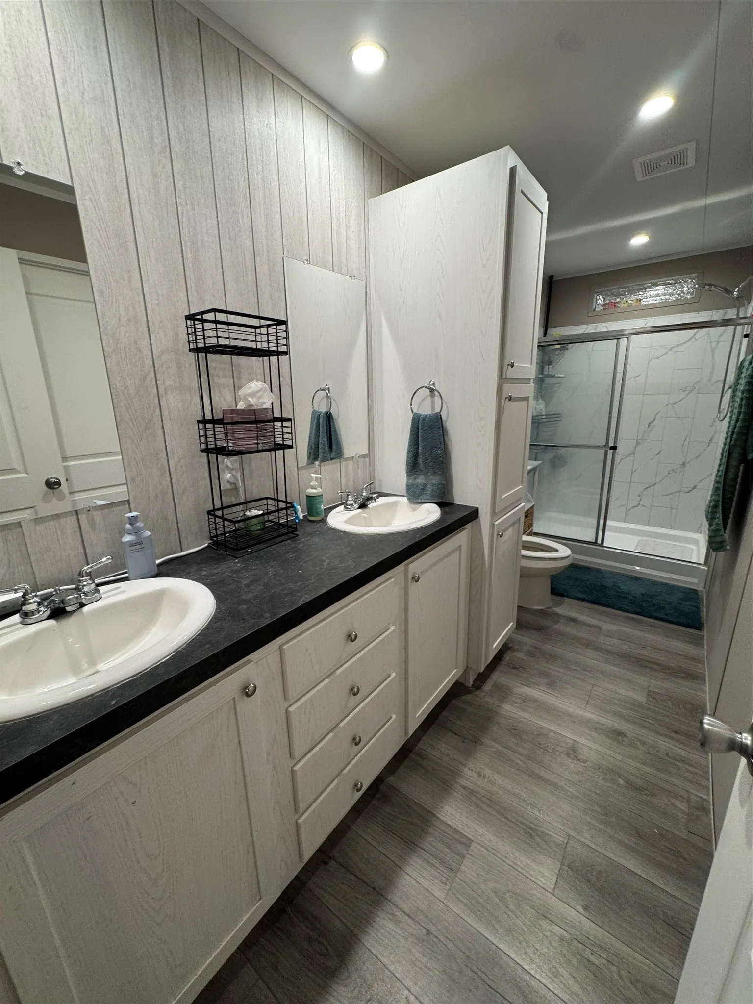 Manufactured Home For Sale in Hardeman County , 1105 W 13th Street, Quanah, Texas 79252, 3 Bedroom, 2 Bathroom, Garage spaces, 1,536 Sqft, built in 2023, mls#21398990, Real Estate Agent in Quanah, Homes For Sale in Hardeman county, Homes For Sale in Quanah, Realtor in Quanah Texas, Real Estate Brokerage Independent Realty Texas, Luminita Cordes Realtor