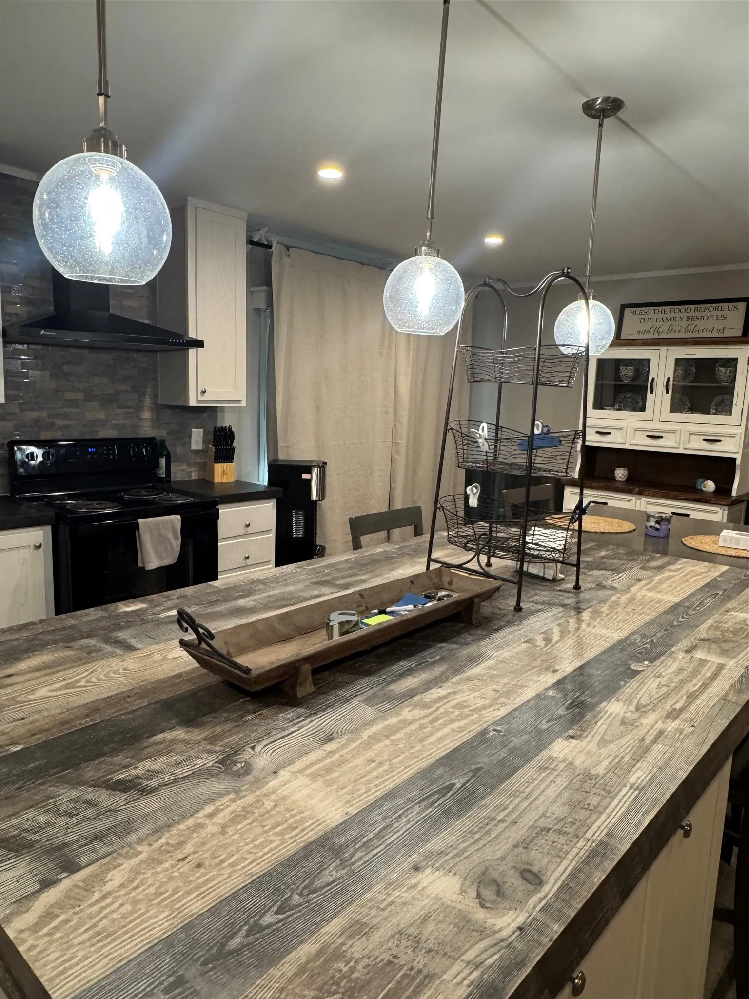 Manufactured Home For Sale in Hardeman County , 1105 W 13th Street, Quanah, Texas 79252, 3 Bedroom, 2 Bathroom, Garage spaces, 1,536 Sqft, built in 2023, mls#21398990, Real Estate Agent in Quanah, Homes For Sale in Hardeman county, Homes For Sale in Quanah, Realtor in Quanah Texas, Real Estate Brokerage Independent Realty Texas, Luminita Cordes Realtor