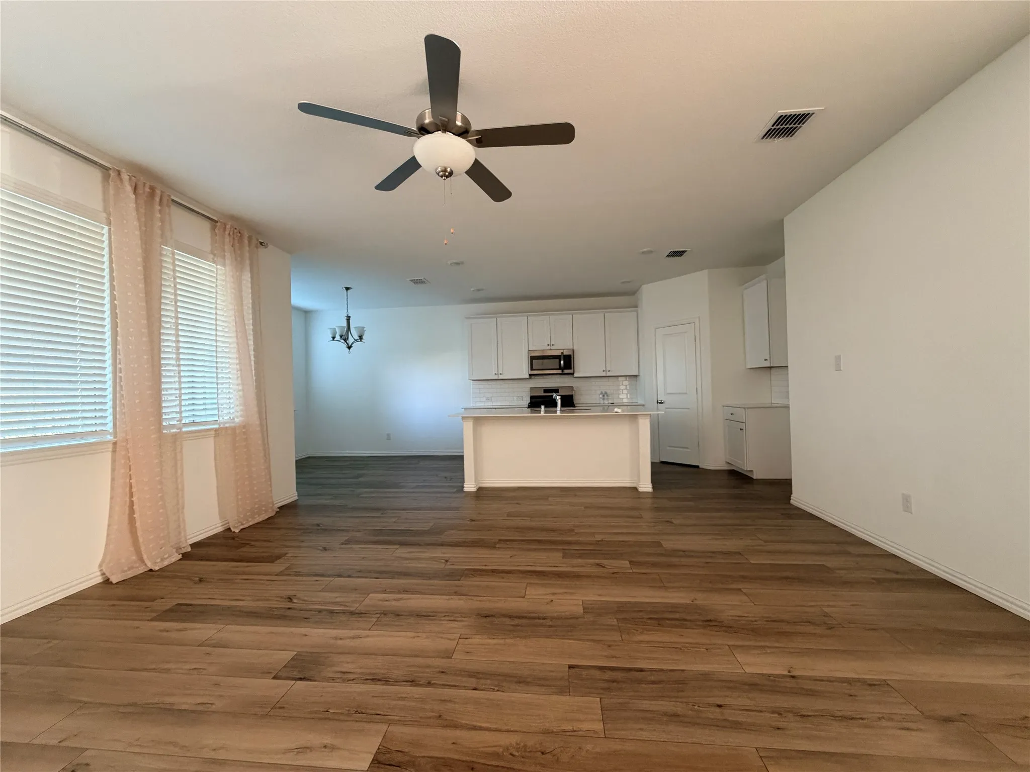 Single Family Residence For Rent in Denton County , 3308 Chasemoor Drive, Denton, Texas 76207, 4 Bedroom, 2 Bathroom, 2 Garage spaces, 1,837 Sqft, built in 2024, mls#21398899, Real Estate Agent in Denton, Homes For Rent in Denton county, Homes For Rent in Denton, Realtor in Denton Texas, Real Estate Brokerage Independent Realty Texas, Luminita Cordes Realtor