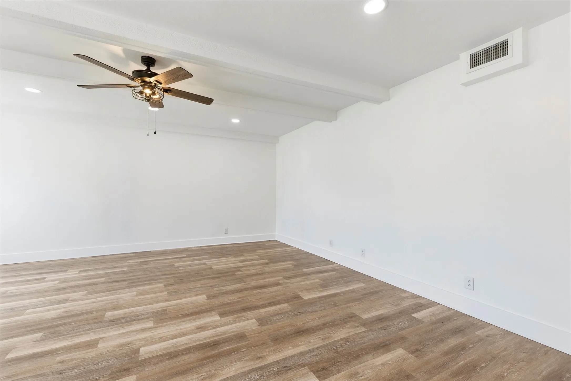Single Family Residence For Sale in Grayson County , 1805 W Belden, Sherman, Texas 75092, 3 Bedroom, 2 Bathroom, Garage spaces, 1,654 Sqft, built in 1960, mls#21390564, Real Estate Agent in Sherman, Homes For Sale in Grayson county, Homes For Sale in Sherman, Realtor in Sherman Texas, Real Estate Brokerage Independent Realty Texas, Luminita Cordes Realtor