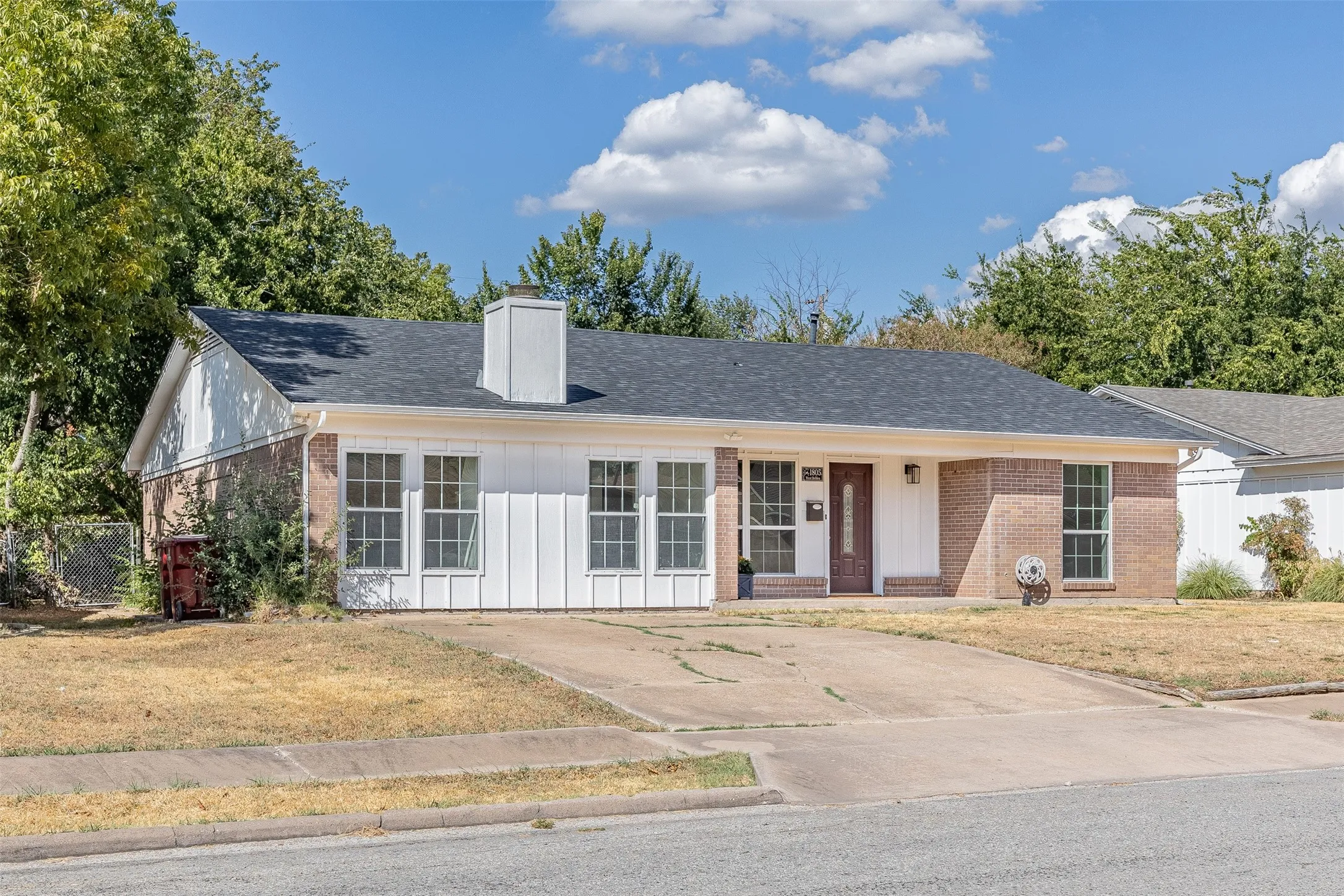 Single Family Residence For Sale in Grayson County , 1805 W Belden, Sherman, Texas 75092, 3 Bedroom, 2 Bathroom, Garage spaces, 1,654 Sqft, built in 1960, mls#21390564, Real Estate Agent in Sherman, Homes For Sale in Grayson county, Homes For Sale in Sherman, Realtor in Sherman Texas, Real Estate Brokerage Independent Realty Texas, Luminita Cordes Realtor