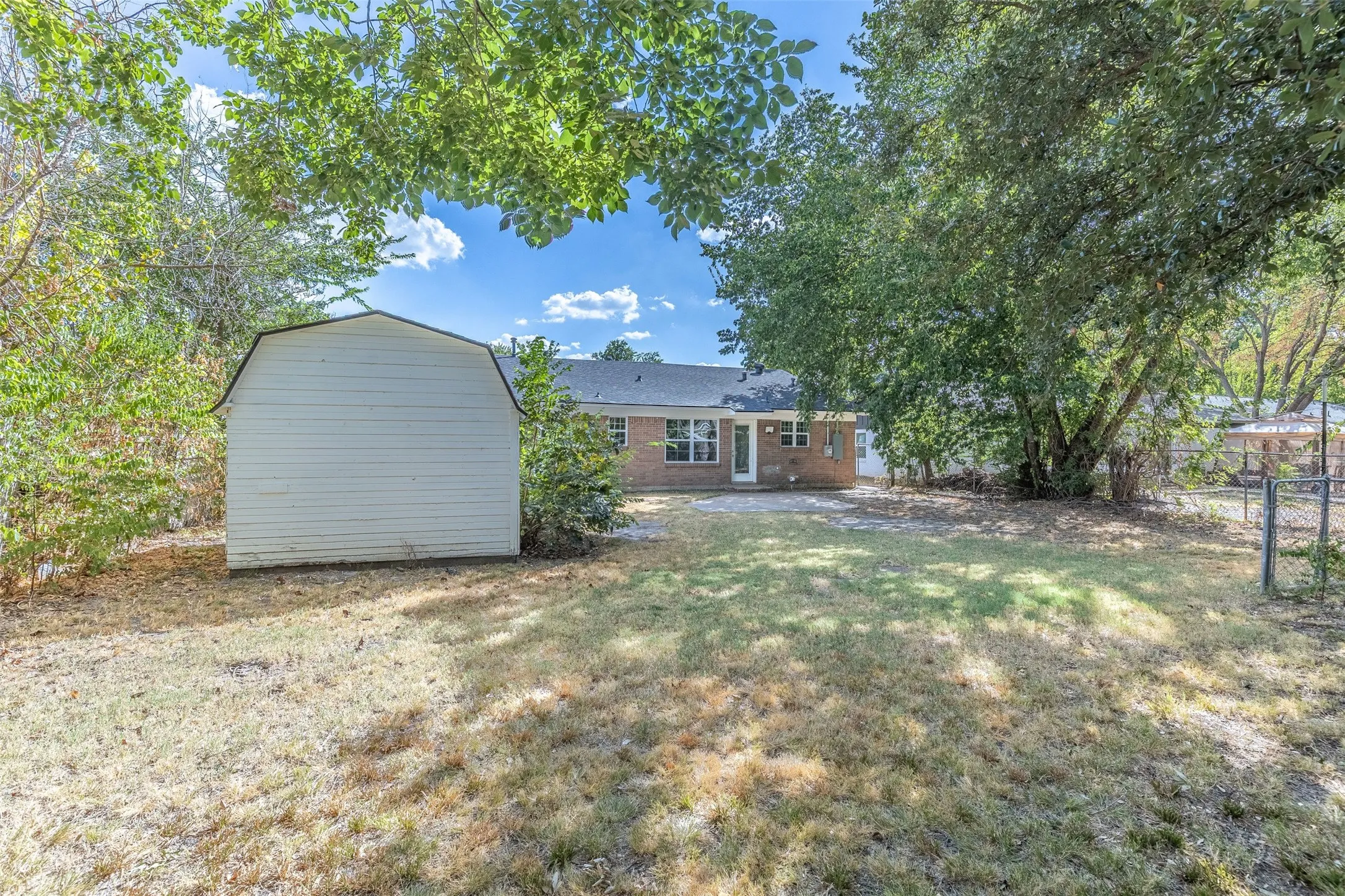 Single Family Residence For Sale in Grayson County , 1805 W Belden, Sherman, Texas 75092, 3 Bedroom, 2 Bathroom, Garage spaces, 1,654 Sqft, built in 1960, mls#21390564, Real Estate Agent in Sherman, Homes For Sale in Grayson county, Homes For Sale in Sherman, Realtor in Sherman Texas, Real Estate Brokerage Independent Realty Texas, Luminita Cordes Realtor