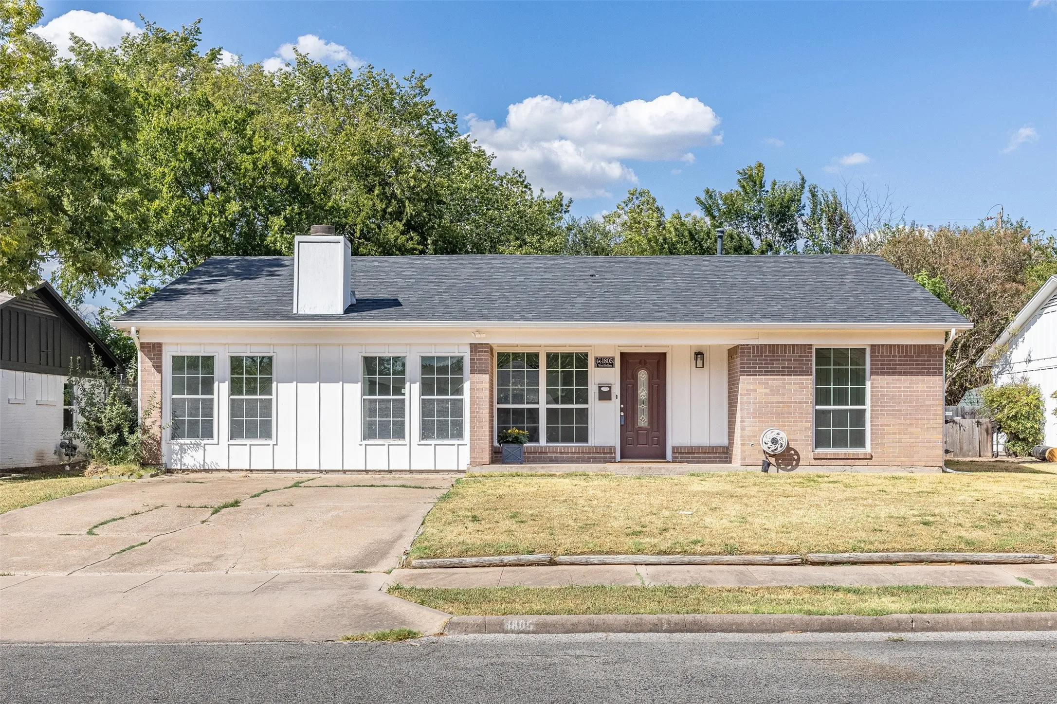 Single Family Residence For Sale in Grayson County , 1805 W Belden, Sherman, Texas 75092, 3 Bedroom, 2 Bathroom, Garage spaces, 1,654 Sqft, built in 1960, mls#21390564, Real Estate Agent in Sherman, Homes For Sale in Grayson county, Homes For Sale in Sherman, Realtor in Sherman Texas, Real Estate Brokerage Independent Realty Texas, Luminita Cordes Realtor