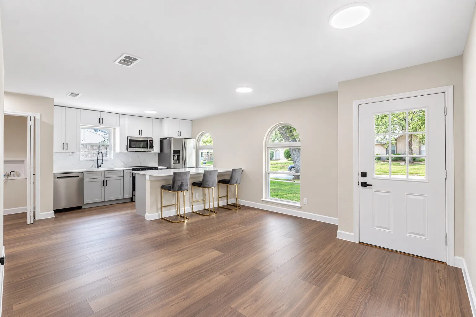 Single Family Residence For Sale in Denton County , 1214 Winterwood Drive, Lewisville, Texas 75067, 3 Bedroom, 2 Bathroom, 2 Garage spaces, 1,576 Sqft, built in 1970, mls#21392578, Real Estate Agent in Lewisville, Homes For Sale in Denton county, Homes For Sale in Lewisville, Realtor in Lewisville Texas, Real Estate Brokerage Independent Realty Texas, Luminita Cordes Realtor