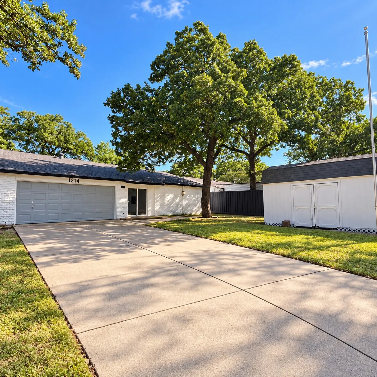 Single Family Residence For Sale in Denton County , 1214 Winterwood Drive, Lewisville, Texas 75067, 3 Bedroom, 2 Bathroom, 2 Garage spaces, 1,576 Sqft, built in 1970, mls#21392578, Real Estate Agent in Lewisville, Homes For Sale in Denton county, Homes For Sale in Lewisville, Realtor in Lewisville Texas, Real Estate Brokerage Independent Realty Texas, Luminita Cordes Realtor
