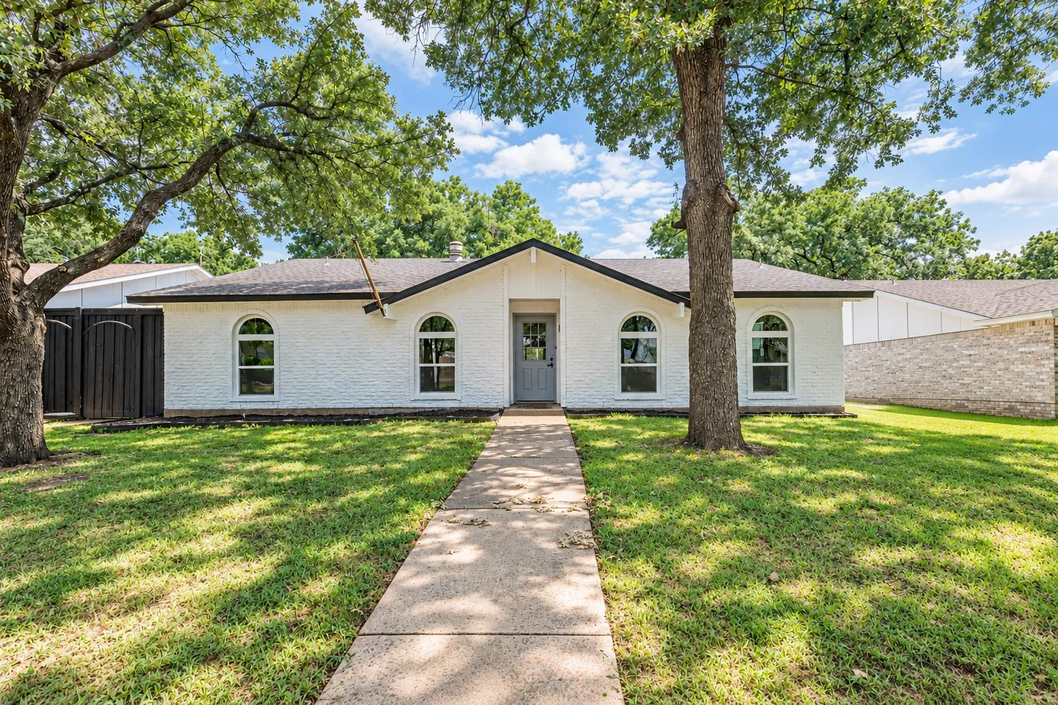 Single Family Residence For Sale in Denton County , 1214 Winterwood Drive, Lewisville, Texas 75067, 3 Bedroom, 2 Bathroom, 2 Garage spaces, 1,576 Sqft, built in 1970, mls#21392578, Real Estate Agent in Lewisville, Homes For Sale in Denton county, Homes For Sale in Lewisville, Realtor in Lewisville Texas, Real Estate Brokerage Independent Realty Texas, Luminita Cordes Realtor