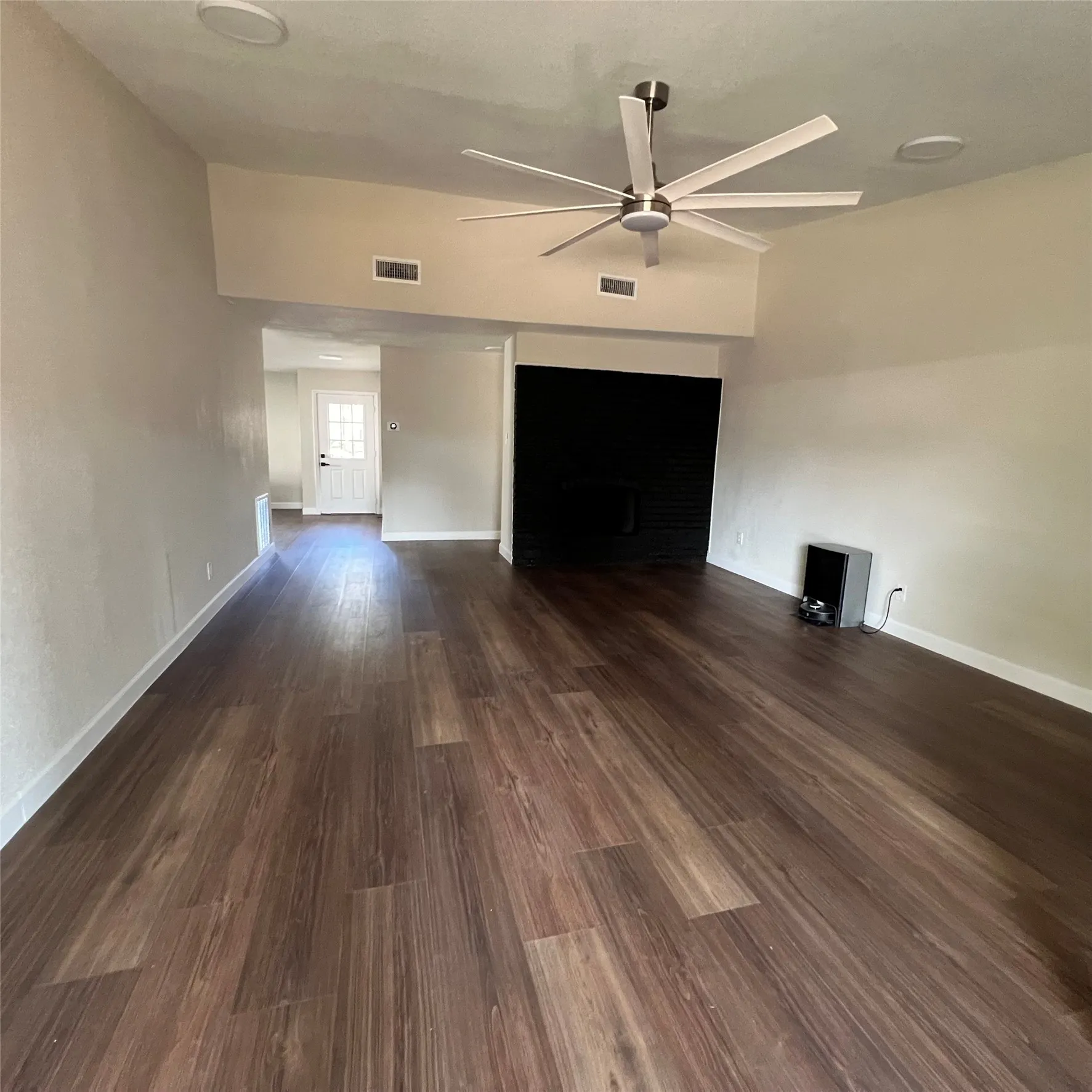 Single Family Residence For Sale in Denton County , 1214 Winterwood Drive, Lewisville, Texas 75067, 3 Bedroom, 2 Bathroom, 2 Garage spaces, 1,576 Sqft, built in 1970, mls#21392578, Real Estate Agent in Lewisville, Homes For Sale in Denton county, Homes For Sale in Lewisville, Realtor in Lewisville Texas, Real Estate Brokerage Independent Realty Texas, Luminita Cordes Realtor