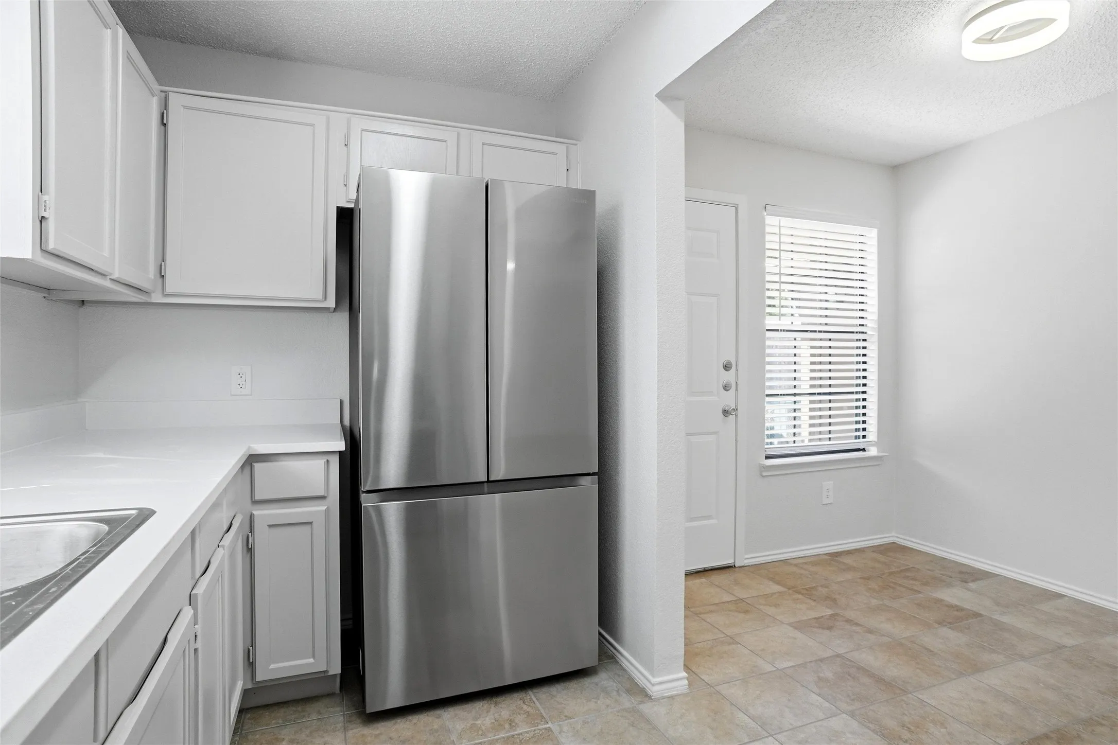 Duplex For Rent in Tarrant County , 2709 London Court, Euless, Texas 76039, 3 Bedroom, 2 Bathroom, Garage spaces, 1,087 Sqft, built in 1985, mls#21385480, Real Estate Agent in Euless, Homes For Rent in Tarrant county, Homes For Rent in Euless, Realtor in Euless Texas, Real Estate Brokerage Independent Realty Texas, Luminita Cordes Realtor