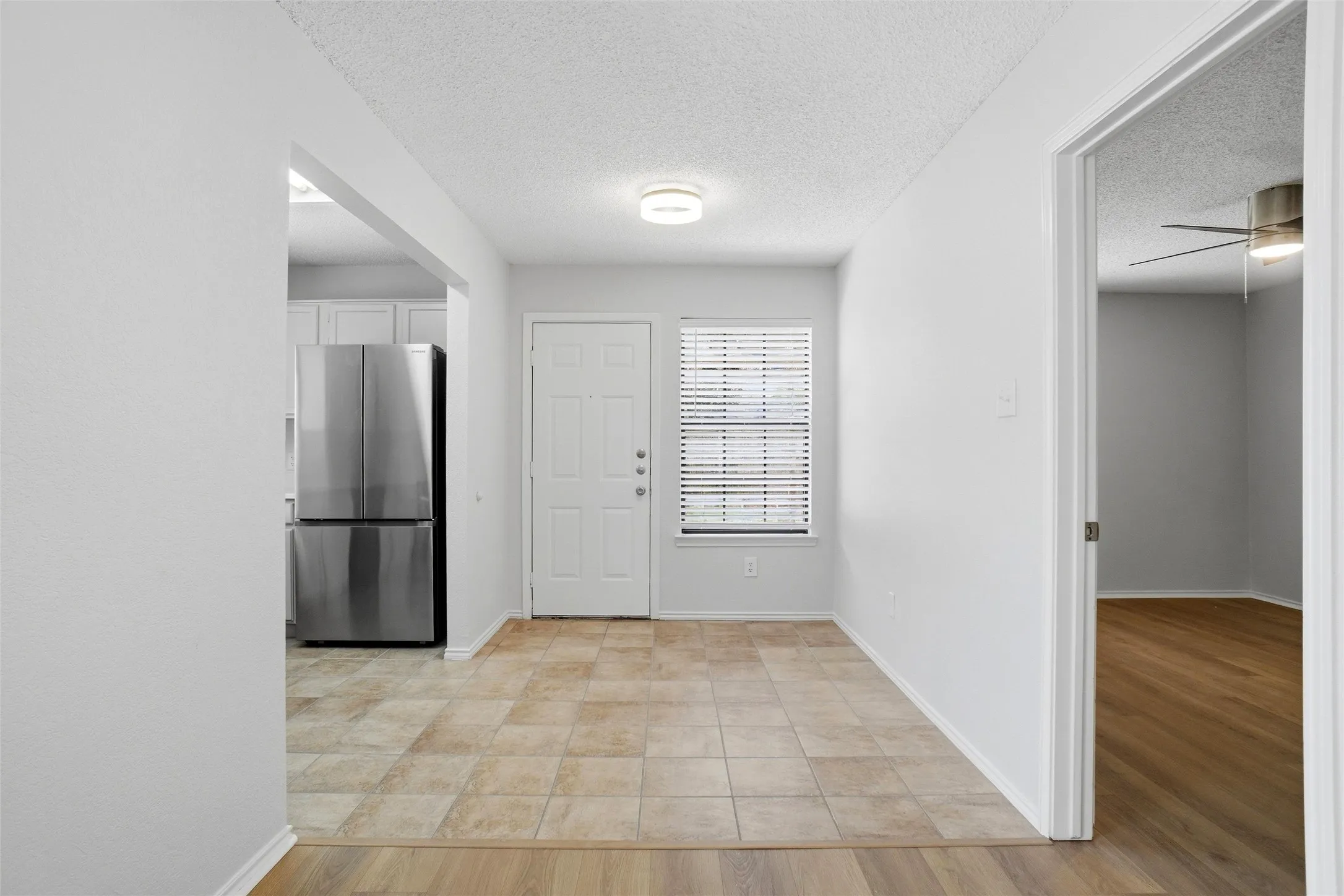Duplex For Rent in Tarrant County , 2709 London Court, Euless, Texas 76039, 3 Bedroom, 2 Bathroom, Garage spaces, 1,087 Sqft, built in 1985, mls#21385480, Real Estate Agent in Euless, Homes For Rent in Tarrant county, Homes For Rent in Euless, Realtor in Euless Texas, Real Estate Brokerage Independent Realty Texas, Luminita Cordes Realtor