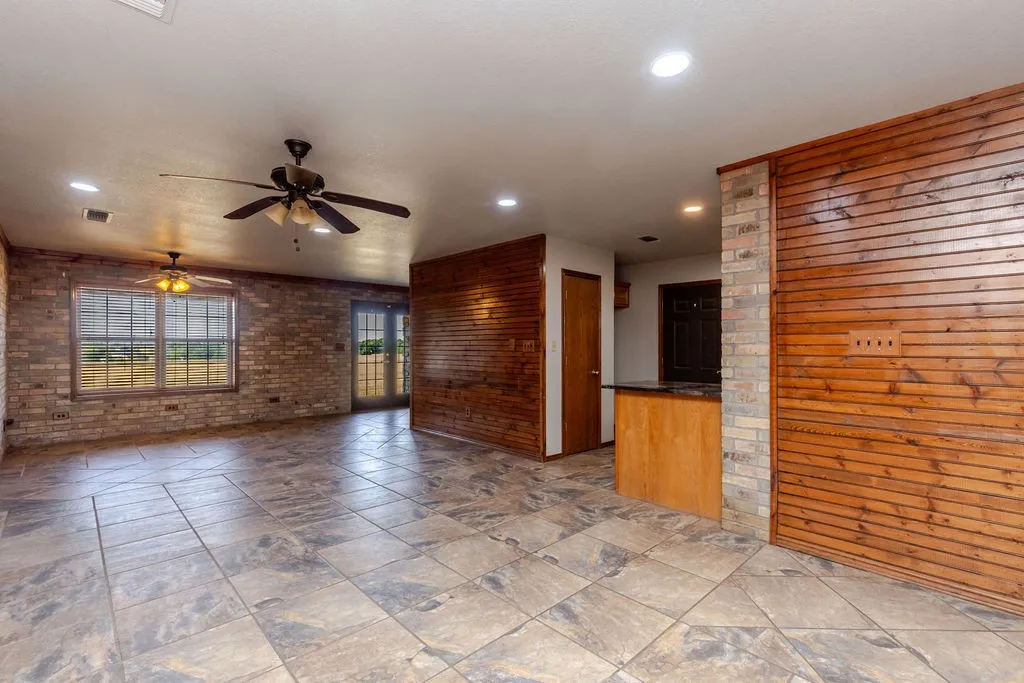 Single Family Residence For Sale in Fannin County , 1209 Maple Street, Honey Grove, Texas 75446, 3 Bedroom, 3 Bathroom, 2 Garage spaces, 2,258 Sqft, built in 2003, mls#21393440, Real Estate Agent in Honey Grove, Homes For Sale in Fannin county, Homes For Sale in Honey Grove, Realtor in Honey Grove Texas, Real Estate Brokerage Independent Realty Texas, Luminita Cordes Realtor