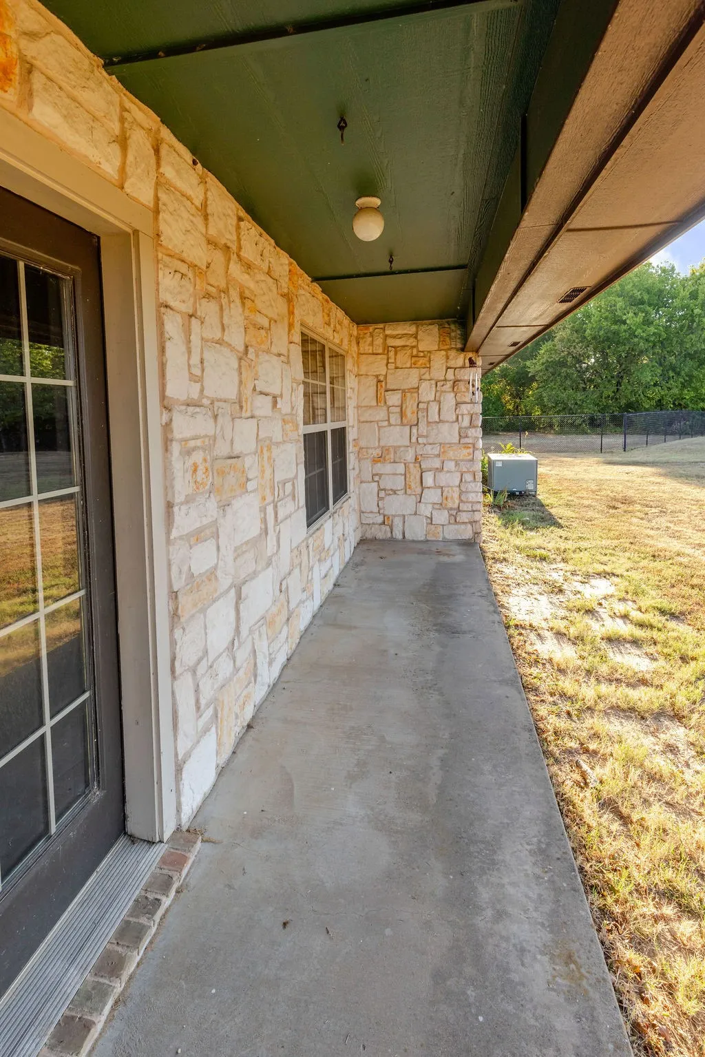 Single Family Residence For Sale in Fannin County , 1209 Maple Street, Honey Grove, Texas 75446, 3 Bedroom, 3 Bathroom, 2 Garage spaces, 2,258 Sqft, built in 2003, mls#21393440, Real Estate Agent in Honey Grove, Homes For Sale in Fannin county, Homes For Sale in Honey Grove, Realtor in Honey Grove Texas, Real Estate Brokerage Independent Realty Texas, Luminita Cordes Realtor