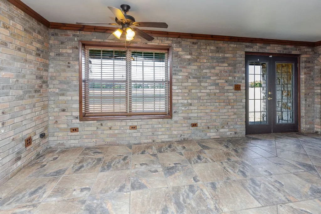 Single Family Residence For Sale in Fannin County , 1209 Maple Street, Honey Grove, Texas 75446, 3 Bedroom, 3 Bathroom, 2 Garage spaces, 2,258 Sqft, built in 2003, mls#21393440, Real Estate Agent in Honey Grove, Homes For Sale in Fannin county, Homes For Sale in Honey Grove, Realtor in Honey Grove Texas, Real Estate Brokerage Independent Realty Texas, Luminita Cordes Realtor