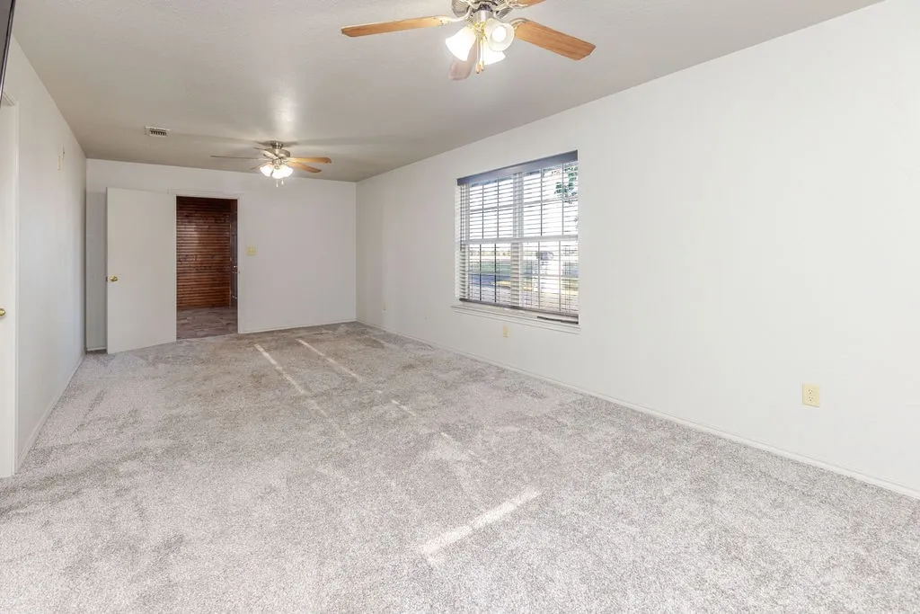 Single Family Residence For Sale in Fannin County , 1209 Maple Street, Honey Grove, Texas 75446, 3 Bedroom, 3 Bathroom, 2 Garage spaces, 2,258 Sqft, built in 2003, mls#21393440, Real Estate Agent in Honey Grove, Homes For Sale in Fannin county, Homes For Sale in Honey Grove, Realtor in Honey Grove Texas, Real Estate Brokerage Independent Realty Texas, Luminita Cordes Realtor