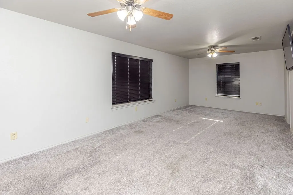 Single Family Residence For Sale in Fannin County , 1209 Maple Street, Honey Grove, Texas 75446, 3 Bedroom, 3 Bathroom, 2 Garage spaces, 2,258 Sqft, built in 2003, mls#21393440, Real Estate Agent in Honey Grove, Homes For Sale in Fannin county, Homes For Sale in Honey Grove, Realtor in Honey Grove Texas, Real Estate Brokerage Independent Realty Texas, Luminita Cordes Realtor
