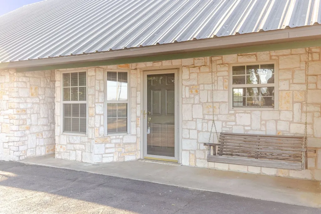 Single Family Residence For Sale in Fannin County , 1209 Maple Street, Honey Grove, Texas 75446, 3 Bedroom, 3 Bathroom, 2 Garage spaces, 2,258 Sqft, built in 2003, mls#21393440, Real Estate Agent in Honey Grove, Homes For Sale in Fannin county, Homes For Sale in Honey Grove, Realtor in Honey Grove Texas, Real Estate Brokerage Independent Realty Texas, Luminita Cordes Realtor