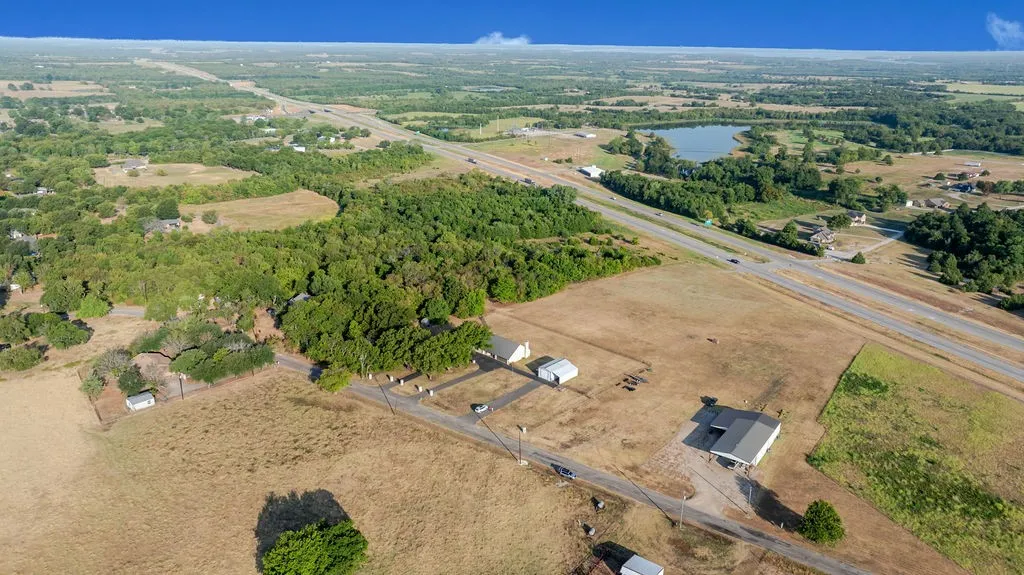Single Family Residence For Sale in Fannin County , 1209 Maple Street, Honey Grove, Texas 75446, 3 Bedroom, 3 Bathroom, 2 Garage spaces, 2,258 Sqft, built in 2003, mls#21393440, Real Estate Agent in Honey Grove, Homes For Sale in Fannin county, Homes For Sale in Honey Grove, Realtor in Honey Grove Texas, Real Estate Brokerage Independent Realty Texas, Luminita Cordes Realtor