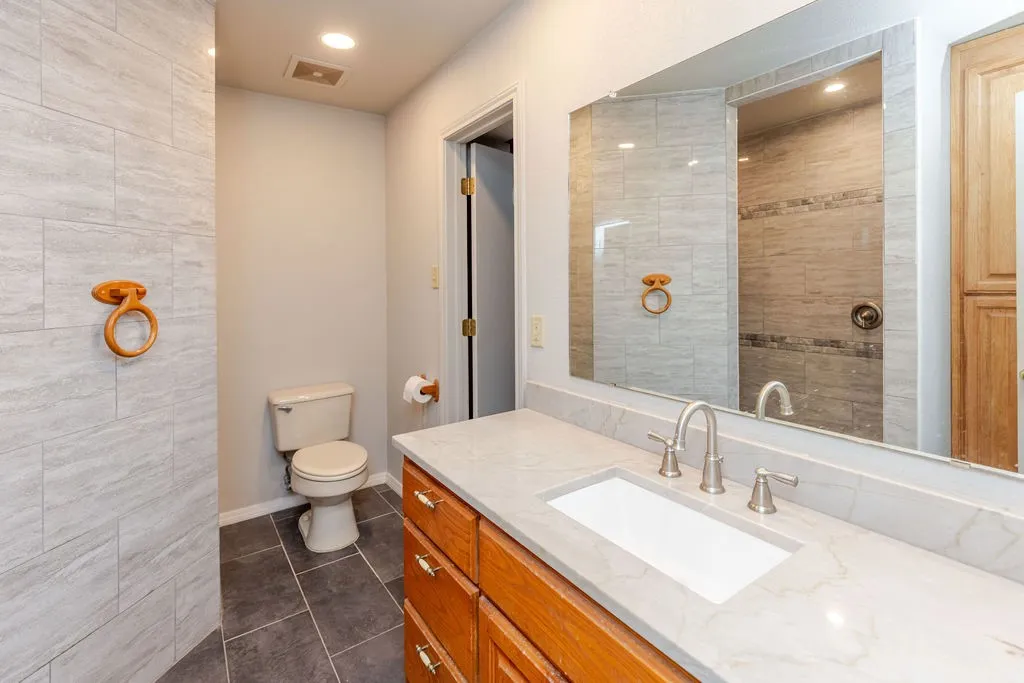 Single Family Residence For Sale in Fannin County , 1209 Maple Street, Honey Grove, Texas 75446, 3 Bedroom, 3 Bathroom, 2 Garage spaces, 2,258 Sqft, built in 2003, mls#21393440, Real Estate Agent in Honey Grove, Homes For Sale in Fannin county, Homes For Sale in Honey Grove, Realtor in Honey Grove Texas, Real Estate Brokerage Independent Realty Texas, Luminita Cordes Realtor