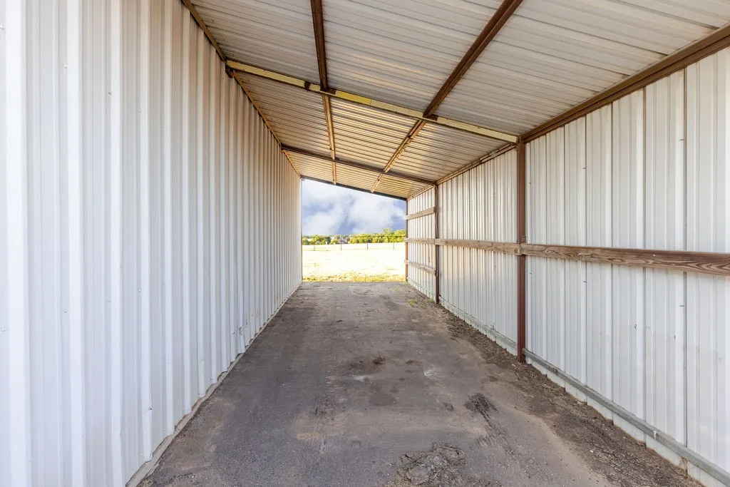Single Family Residence For Sale in Fannin County , 1209 Maple Street, Honey Grove, Texas 75446, 3 Bedroom, 3 Bathroom, 2 Garage spaces, 2,258 Sqft, built in 2003, mls#21393440, Real Estate Agent in Honey Grove, Homes For Sale in Fannin county, Homes For Sale in Honey Grove, Realtor in Honey Grove Texas, Real Estate Brokerage Independent Realty Texas, Luminita Cordes Realtor
