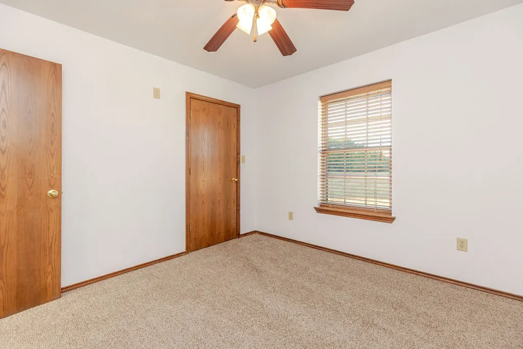 Single Family Residence For Sale in Fannin County , 1209 Maple Street, Honey Grove, Texas 75446, 3 Bedroom, 3 Bathroom, 2 Garage spaces, 2,258 Sqft, built in 2003, mls#21393440, Real Estate Agent in Honey Grove, Homes For Sale in Fannin county, Homes For Sale in Honey Grove, Realtor in Honey Grove Texas, Real Estate Brokerage Independent Realty Texas, Luminita Cordes Realtor