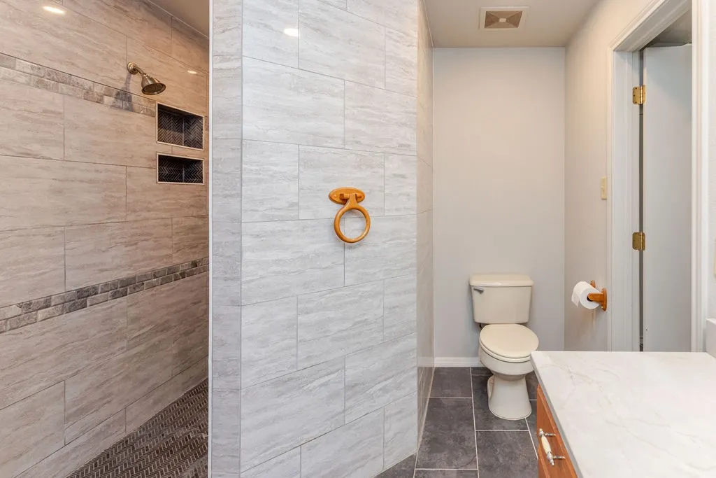 Single Family Residence For Sale in Fannin County , 1209 Maple Street, Honey Grove, Texas 75446, 3 Bedroom, 3 Bathroom, 2 Garage spaces, 2,258 Sqft, built in 2003, mls#21393440, Real Estate Agent in Honey Grove, Homes For Sale in Fannin county, Homes For Sale in Honey Grove, Realtor in Honey Grove Texas, Real Estate Brokerage Independent Realty Texas, Luminita Cordes Realtor