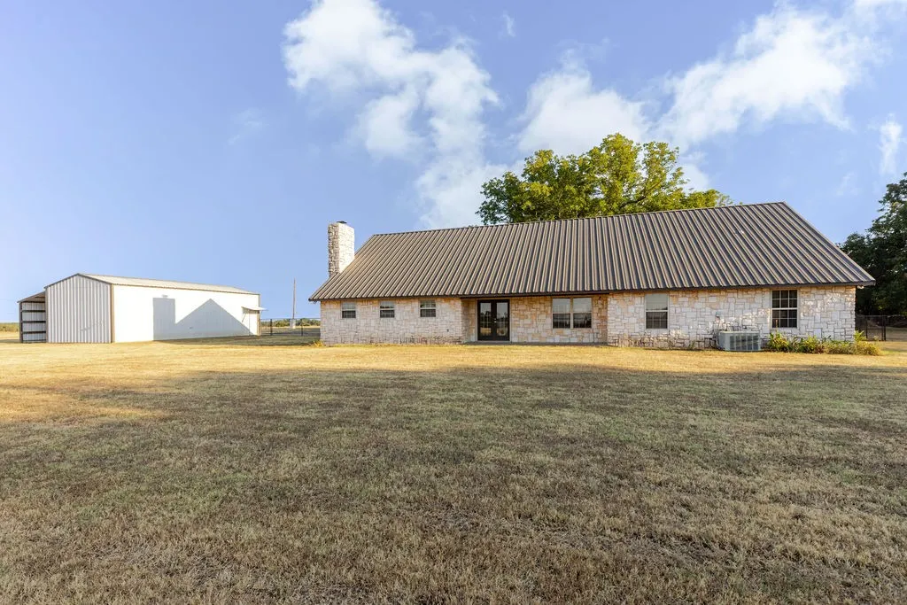 Single Family Residence For Sale in Fannin County , 1209 Maple Street, Honey Grove, Texas 75446, 3 Bedroom, 3 Bathroom, 2 Garage spaces, 2,258 Sqft, built in 2003, mls#21393440, Real Estate Agent in Honey Grove, Homes For Sale in Fannin county, Homes For Sale in Honey Grove, Realtor in Honey Grove Texas, Real Estate Brokerage Independent Realty Texas, Luminita Cordes Realtor