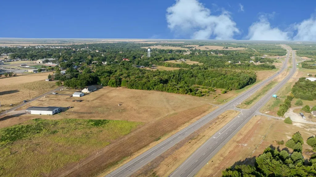 Single Family Residence For Sale in Fannin County , 1209 Maple Street, Honey Grove, Texas 75446, 3 Bedroom, 3 Bathroom, 2 Garage spaces, 2,258 Sqft, built in 2003, mls#21393440, Real Estate Agent in Honey Grove, Homes For Sale in Fannin county, Homes For Sale in Honey Grove, Realtor in Honey Grove Texas, Real Estate Brokerage Independent Realty Texas, Luminita Cordes Realtor