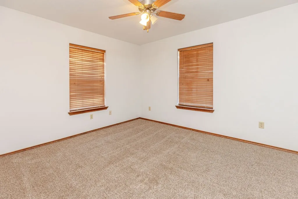 Single Family Residence For Sale in Fannin County , 1209 Maple Street, Honey Grove, Texas 75446, 3 Bedroom, 3 Bathroom, 2 Garage spaces, 2,258 Sqft, built in 2003, mls#21393440, Real Estate Agent in Honey Grove, Homes For Sale in Fannin county, Homes For Sale in Honey Grove, Realtor in Honey Grove Texas, Real Estate Brokerage Independent Realty Texas, Luminita Cordes Realtor