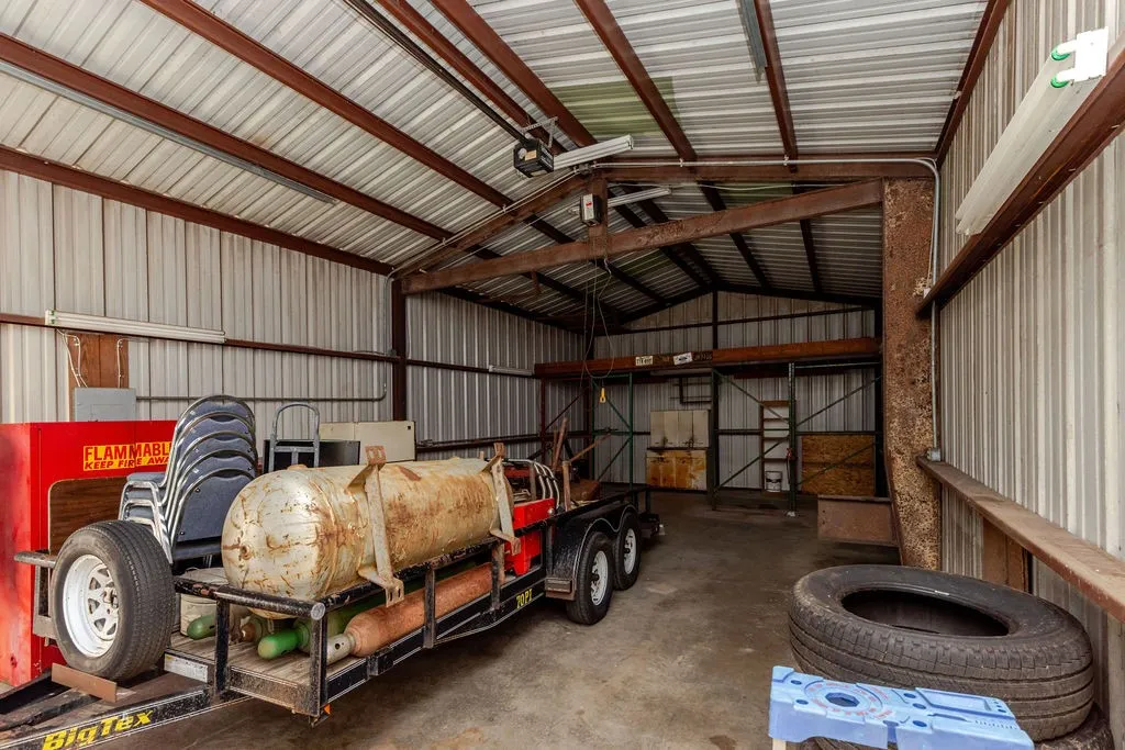 Single Family Residence For Sale in Fannin County , 1209 Maple Street, Honey Grove, Texas 75446, 3 Bedroom, 3 Bathroom, 2 Garage spaces, 2,258 Sqft, built in 2003, mls#21393440, Real Estate Agent in Honey Grove, Homes For Sale in Fannin county, Homes For Sale in Honey Grove, Realtor in Honey Grove Texas, Real Estate Brokerage Independent Realty Texas, Luminita Cordes Realtor