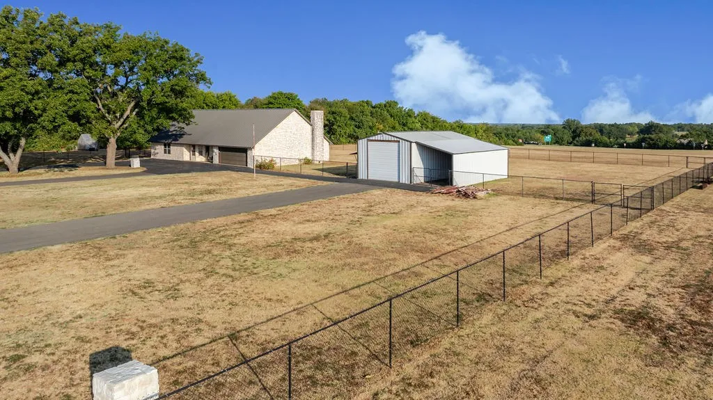 Single Family Residence For Sale in Fannin County , 1209 Maple Street, Honey Grove, Texas 75446, 3 Bedroom, 3 Bathroom, 2 Garage spaces, 2,258 Sqft, built in 2003, mls#21393440, Real Estate Agent in Honey Grove, Homes For Sale in Fannin county, Homes For Sale in Honey Grove, Realtor in Honey Grove Texas, Real Estate Brokerage Independent Realty Texas, Luminita Cordes Realtor
