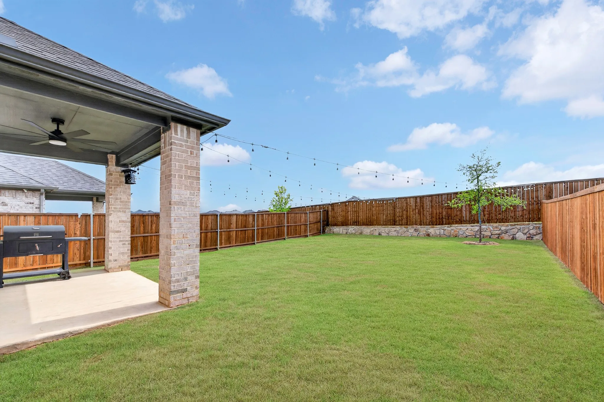 Single Family Residence For Rent in Denton County , 407 Cherry Laurel Drive, Little Elm, Texas 75068, 4 Bedroom, 3 Bathroom, 2 Garage spaces, 1,818 Sqft, built in 2024, mls#21397977, Real Estate Agent in Little Elm, Homes For Rent in Denton county, Homes For Rent in Little Elm, Realtor in Little Elm Texas, Real Estate Brokerage Independent Realty Texas, Luminita Cordes Realtor