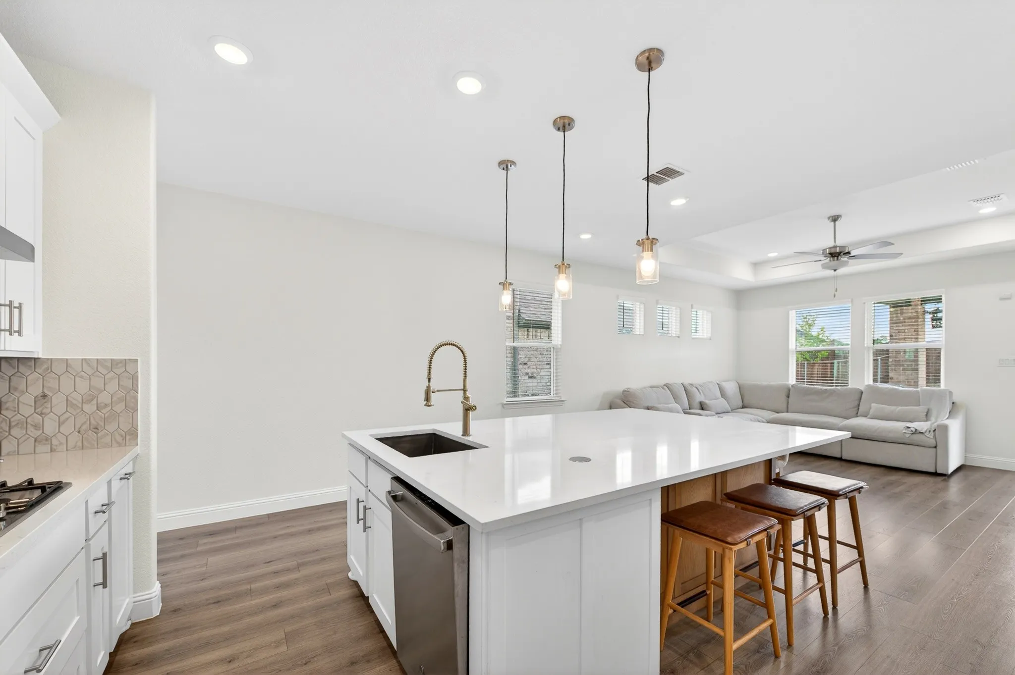 Single Family Residence For Rent in Denton County , 407 Cherry Laurel Drive, Little Elm, Texas 75068, 4 Bedroom, 3 Bathroom, 2 Garage spaces, 1,818 Sqft, built in 2024, mls#21397977, Real Estate Agent in Little Elm, Homes For Rent in Denton county, Homes For Rent in Little Elm, Realtor in Little Elm Texas, Real Estate Brokerage Independent Realty Texas, Luminita Cordes Realtor