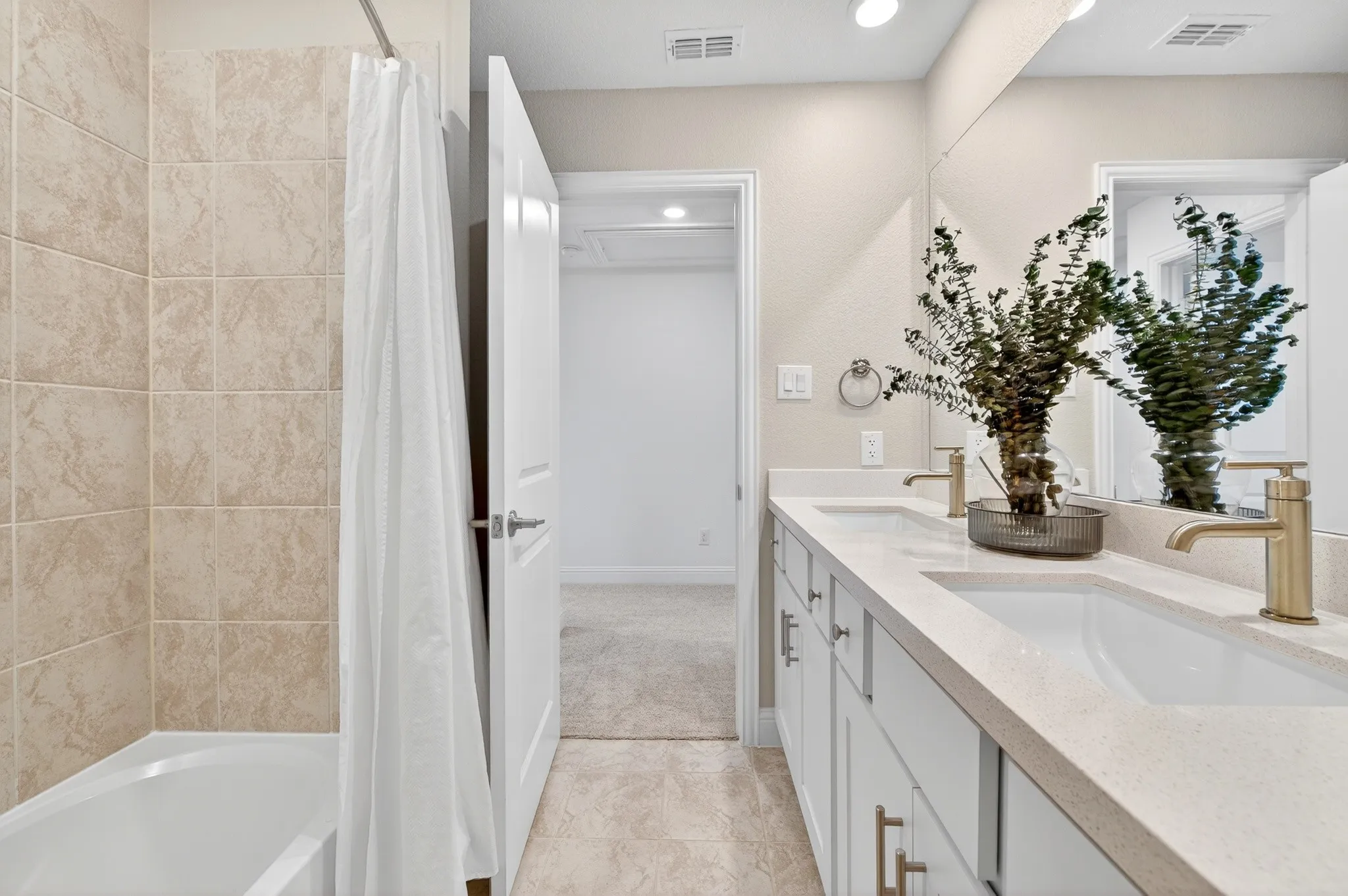 Single Family Residence For Rent in Denton County , 407 Cherry Laurel Drive, Little Elm, Texas 75068, 4 Bedroom, 3 Bathroom, 2 Garage spaces, 1,818 Sqft, built in 2024, mls#21397977, Real Estate Agent in Little Elm, Homes For Rent in Denton county, Homes For Rent in Little Elm, Realtor in Little Elm Texas, Real Estate Brokerage Independent Realty Texas, Luminita Cordes Realtor