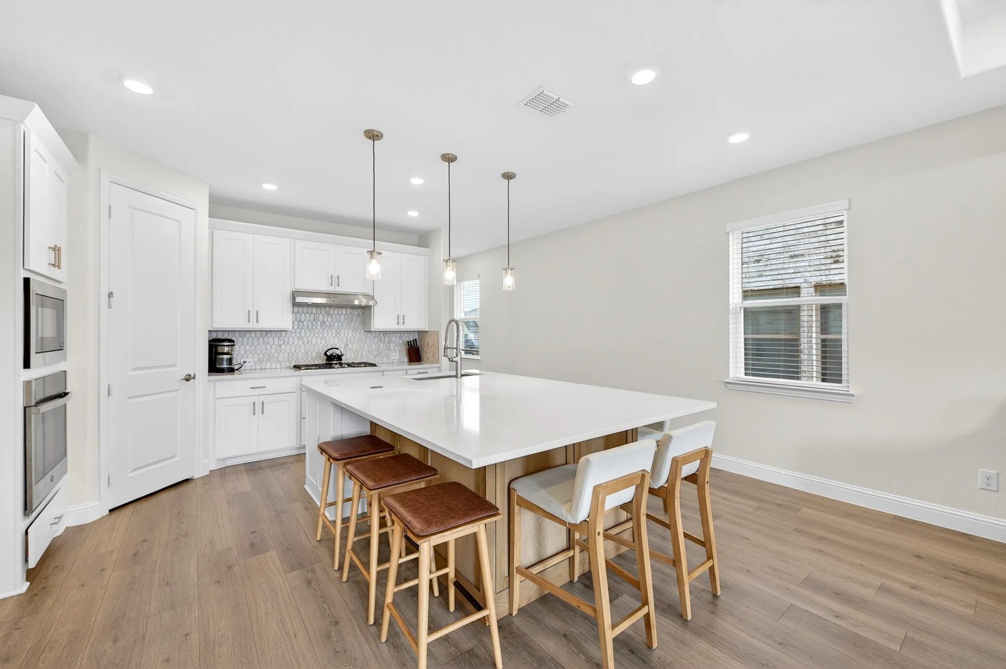 Single Family Residence For Rent in Denton County , 407 Cherry Laurel Drive, Little Elm, Texas 75068, 4 Bedroom, 3 Bathroom, 2 Garage spaces, 1,818 Sqft, built in 2024, mls#21397977, Real Estate Agent in Little Elm, Homes For Rent in Denton county, Homes For Rent in Little Elm, Realtor in Little Elm Texas, Real Estate Brokerage Independent Realty Texas, Luminita Cordes Realtor