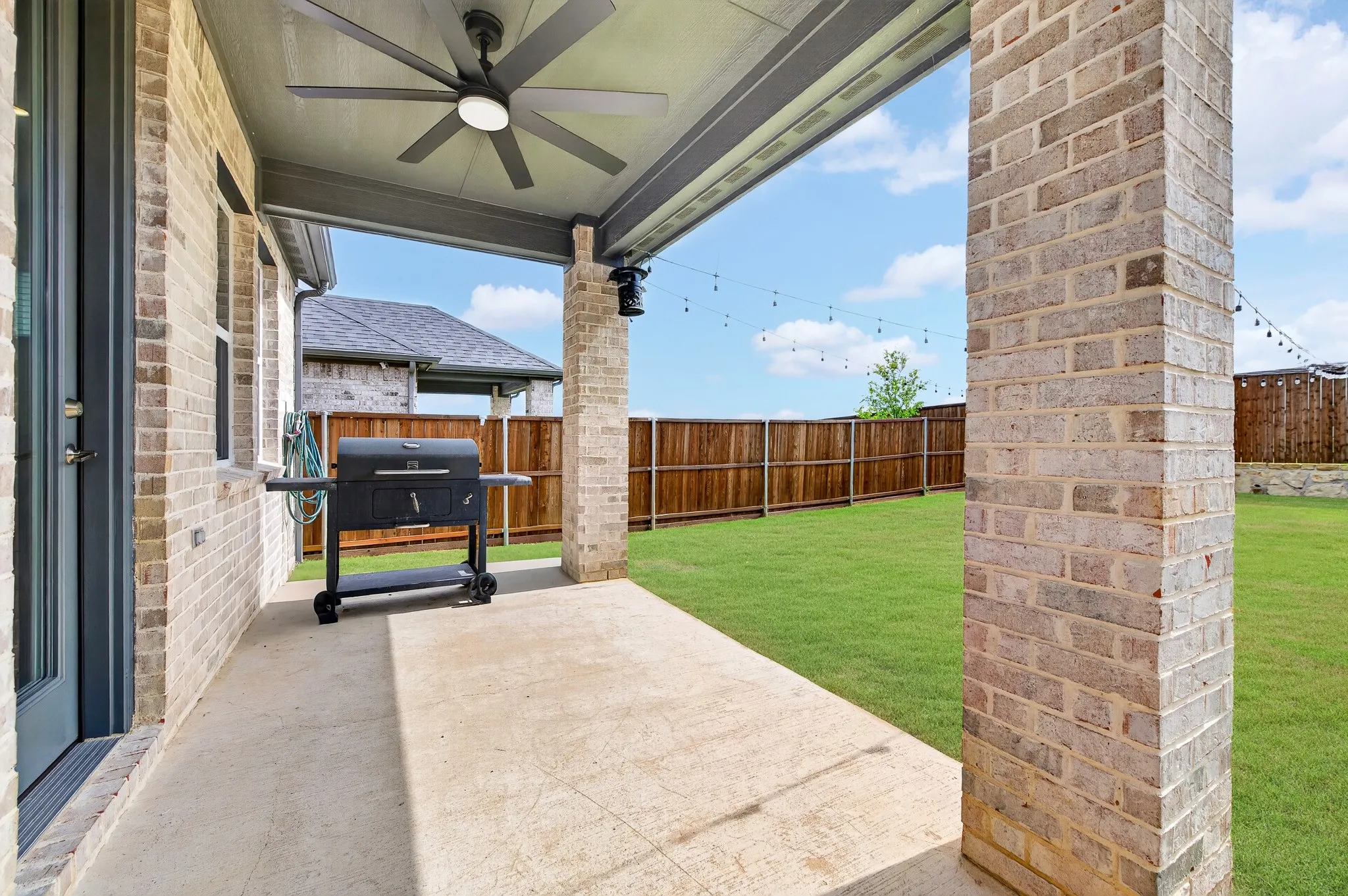 Single Family Residence For Rent in Denton County , 407 Cherry Laurel Drive, Little Elm, Texas 75068, 4 Bedroom, 3 Bathroom, 2 Garage spaces, 1,818 Sqft, built in 2024, mls#21397977, Real Estate Agent in Little Elm, Homes For Rent in Denton county, Homes For Rent in Little Elm, Realtor in Little Elm Texas, Real Estate Brokerage Independent Realty Texas, Luminita Cordes Realtor
