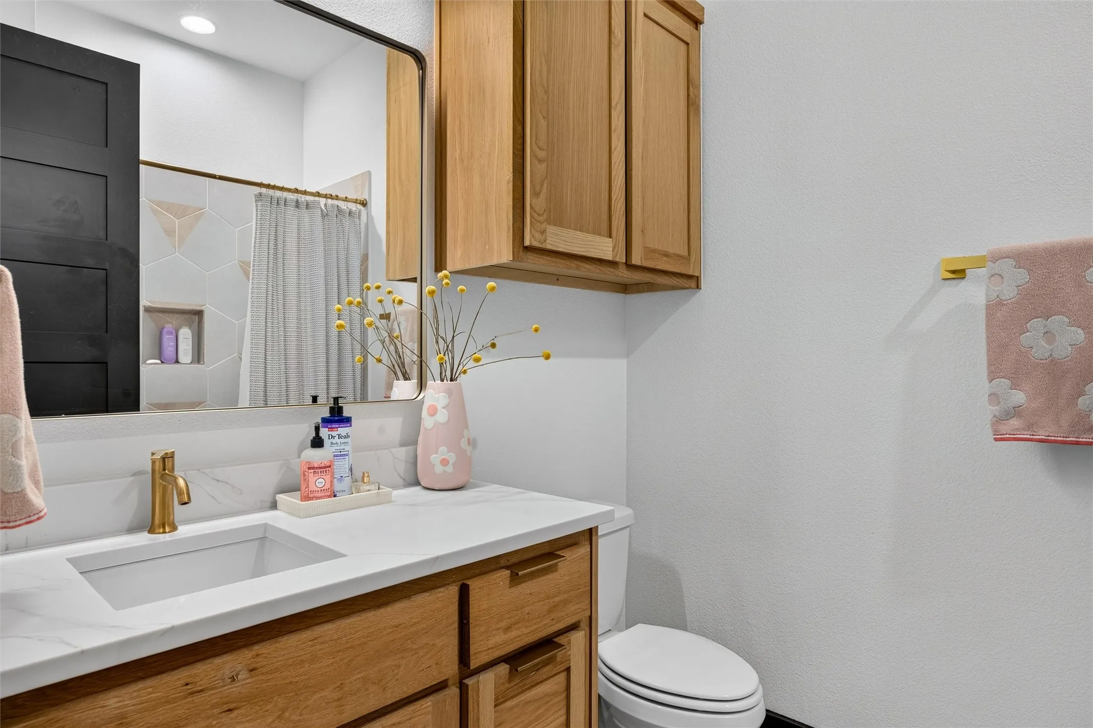 Single Family Residence For Sale in Grayson County , 206 Lila Blue Lane, Van Alstyne, Texas 75495, 4 Bedroom, 5 Bathroom, 3 Garage spaces, 3,956 Sqft, built in 2024, mls#21397773, Real Estate Agent in Van Alstyne, Homes For Sale in Grayson county, Homes For Sale in Van Alstyne, Realtor in Van Alstyne Texas, Real Estate Brokerage Independent Realty Texas, Luminita Cordes Realtor