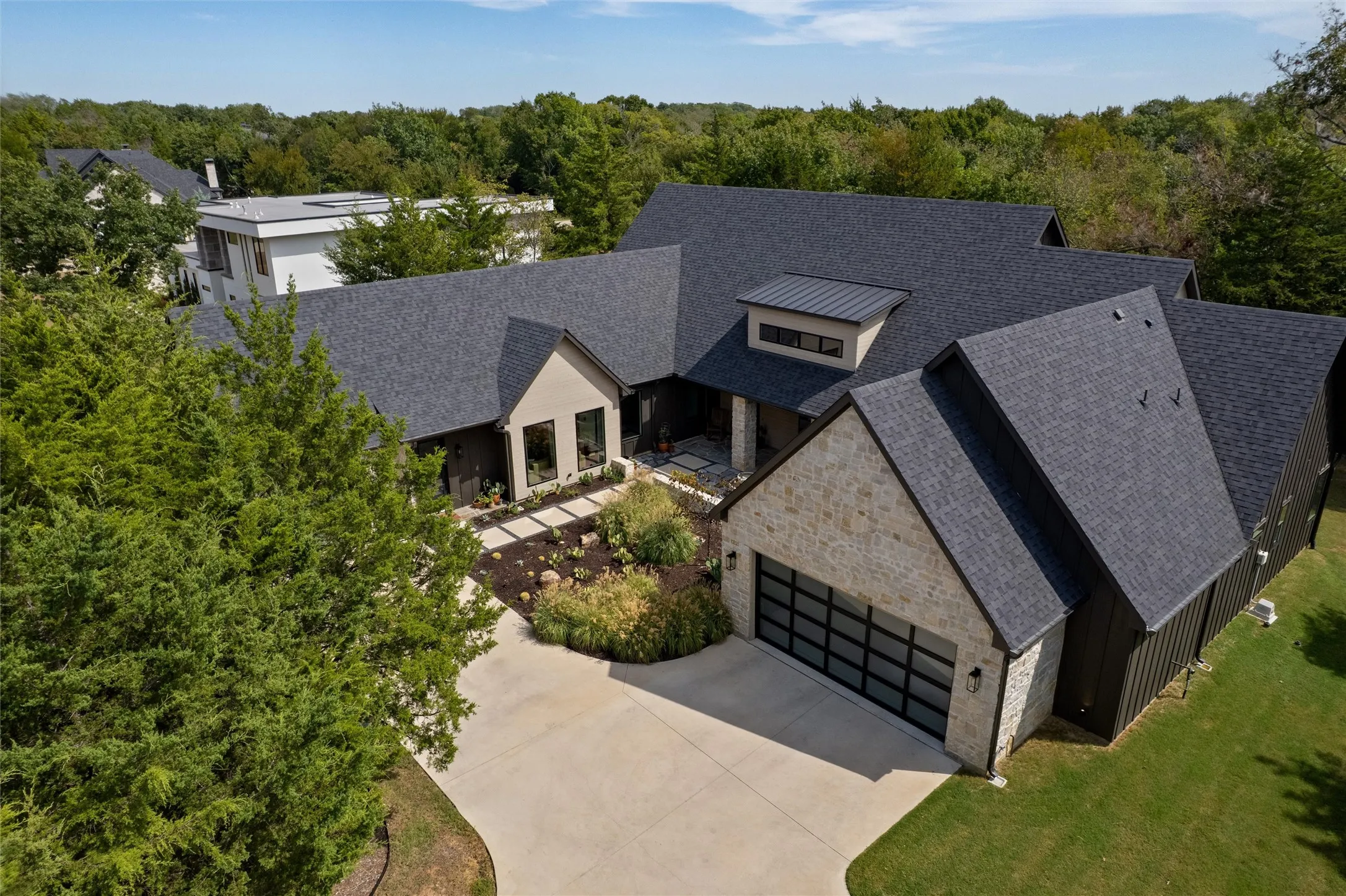 Single Family Residence For Sale in Grayson County , 206 Lila Blue Lane, Van Alstyne, Texas 75495, 4 Bedroom, 5 Bathroom, 3 Garage spaces, 3,956 Sqft, built in 2024, mls#21397773, Real Estate Agent in Van Alstyne, Homes For Sale in Grayson county, Homes For Sale in Van Alstyne, Realtor in Van Alstyne Texas, Real Estate Brokerage Independent Realty Texas, Luminita Cordes Realtor